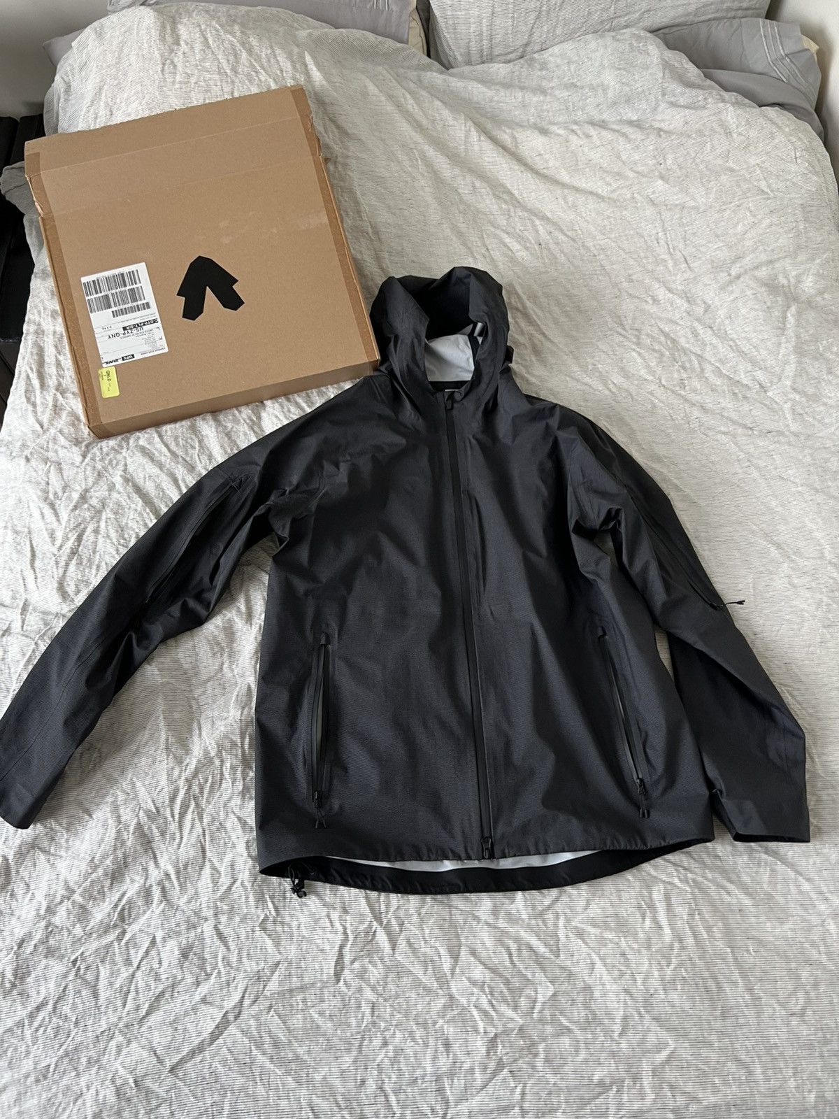 Vollebak Ultra Light Shell with Dyneema Size US XL / EU 56 / 4 - 11 Thumbnail