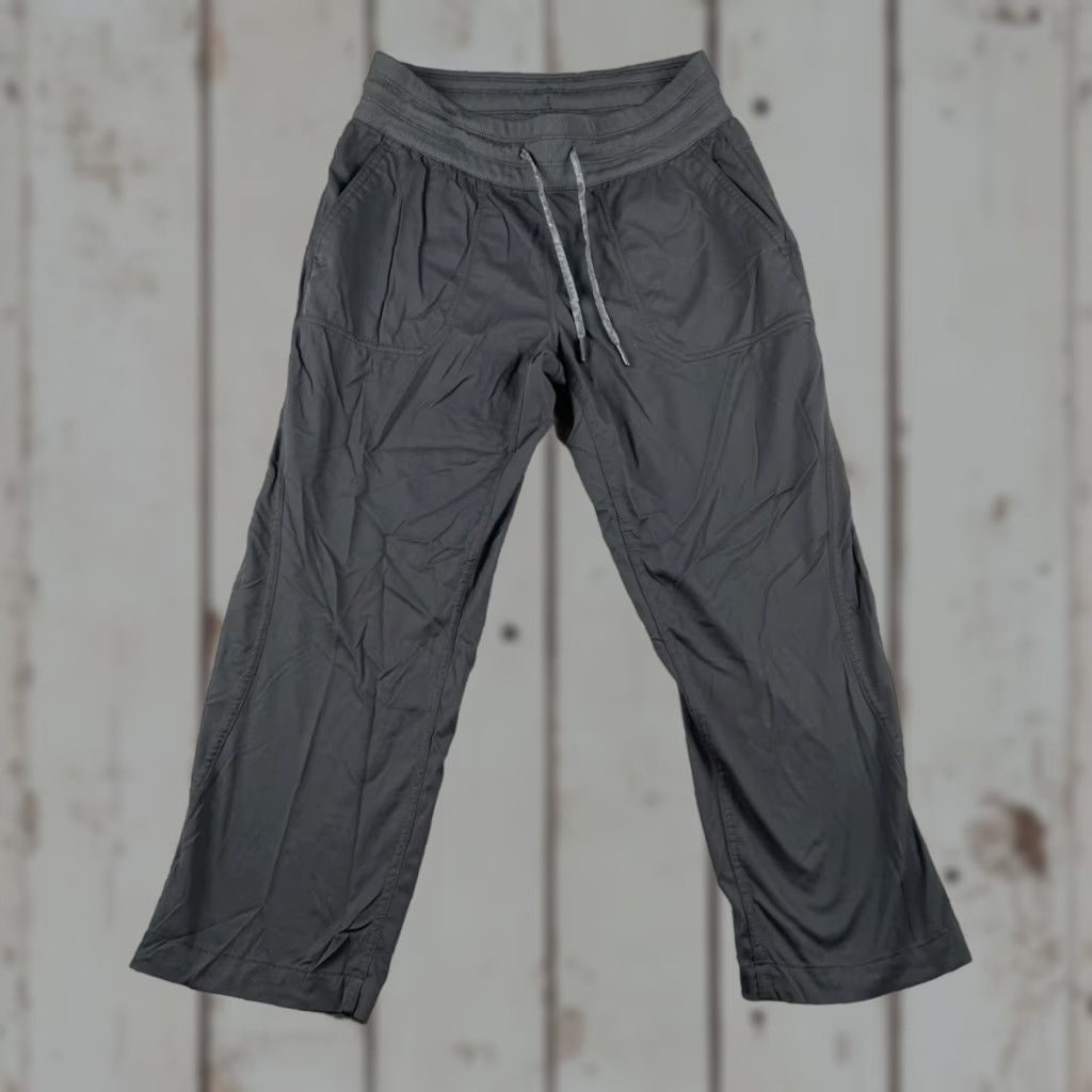 The North Face VINTAGE The North Face Women’s Small Athletic Outdoor Capris 4 Pocket Drawstring Gray Size ONE SIZE - 1 Thumbnail