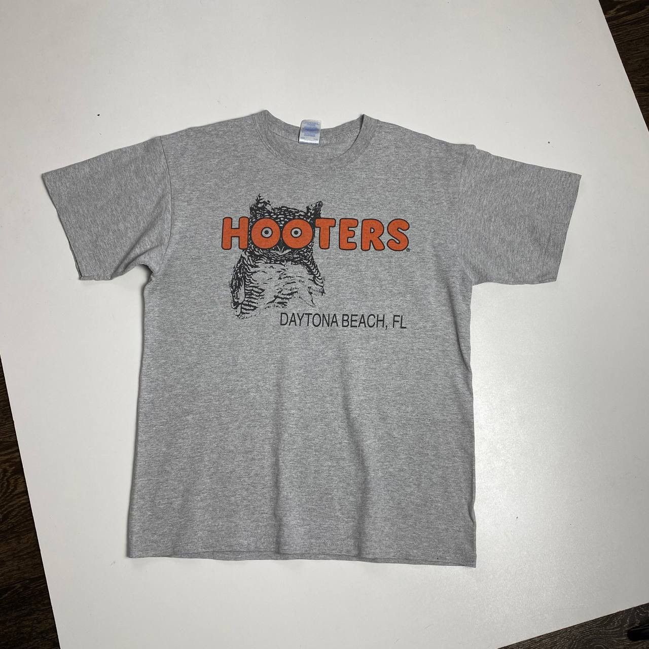 Other Hooters T-shirt Size:M Size US M / EU 48-50 / 2 - 1 Thumbnail