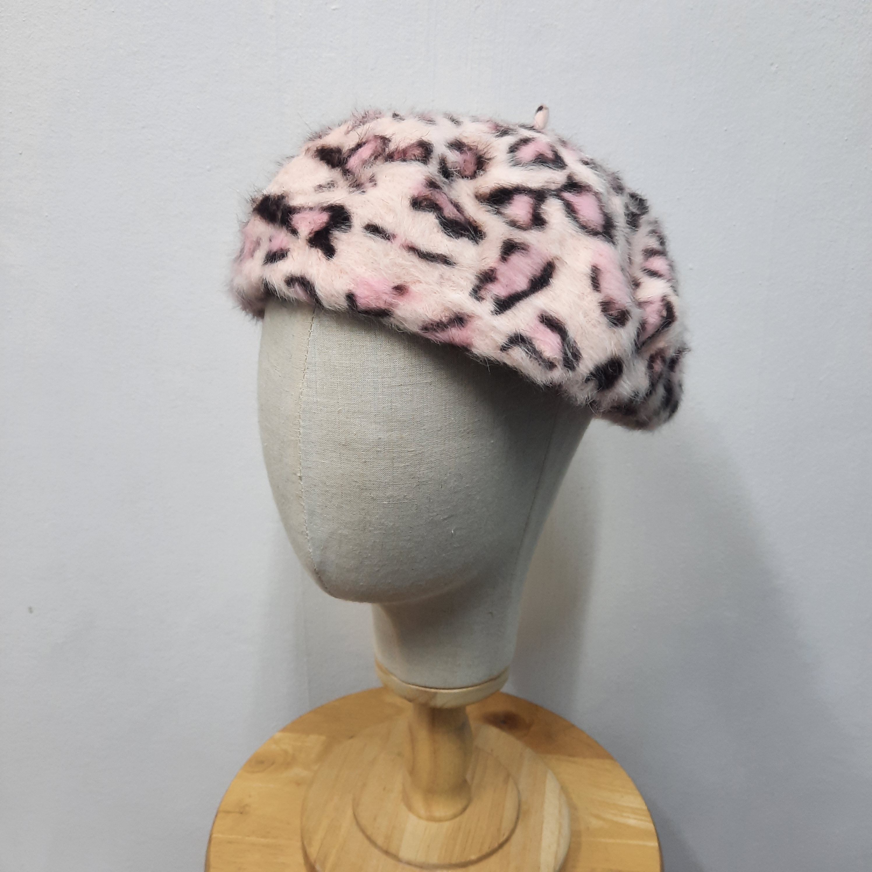 Beauty Beast 🌸 Japanese brand chubby momona leopard fur beret hat Size ONE SIZE - 3 Thumbnail