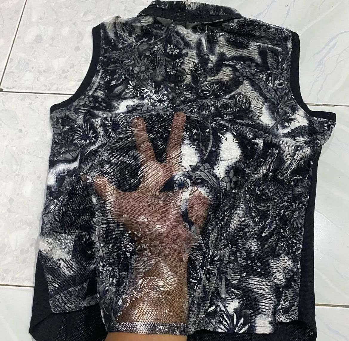 Japanese Brand 2000s Pinore Poem Abstract Mesh Sleveeless Shirt y2k Lgb Size US S / EU 44-46 / 1 - 5 Thumbnail