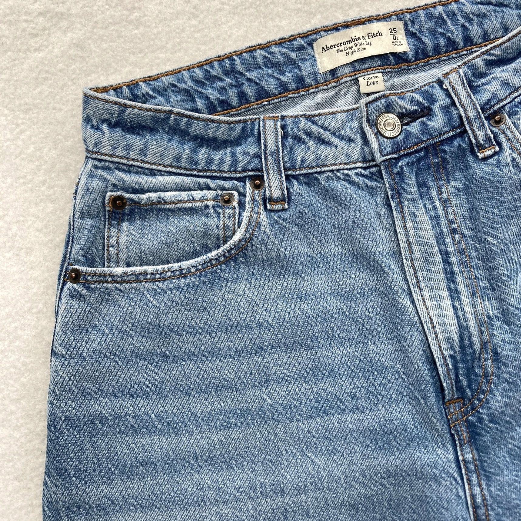 Abercrombie & Fitch Abercrombie & Fitch Jeans Womens 0S High Rise Crop Wide Leg Curve Love Raw Hem Jeans Womens 0S Short Light Bio Blue 23 in Inseam Size 25" / US 0 / IT 36 - 3 Thumbnail