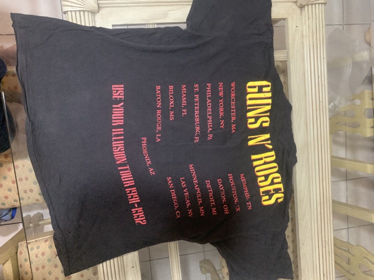 Vintage Guns and roses vintage tour t shirt Size US L / EU 52-54 / 3 - 5 Thumbnail