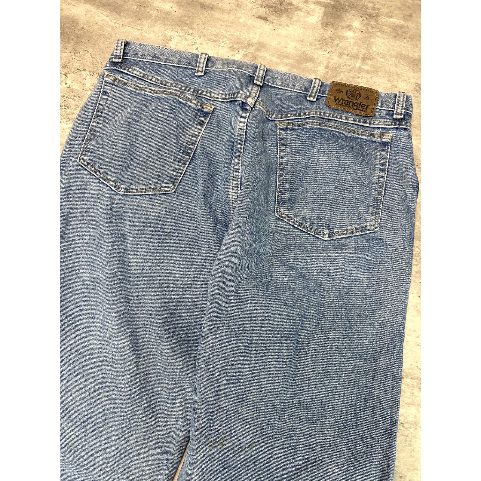 Wrangler Vintage Wrangler Authentic Jeans Denim Pants Size 37W Blue Size US 37 - 6 Thumbnail