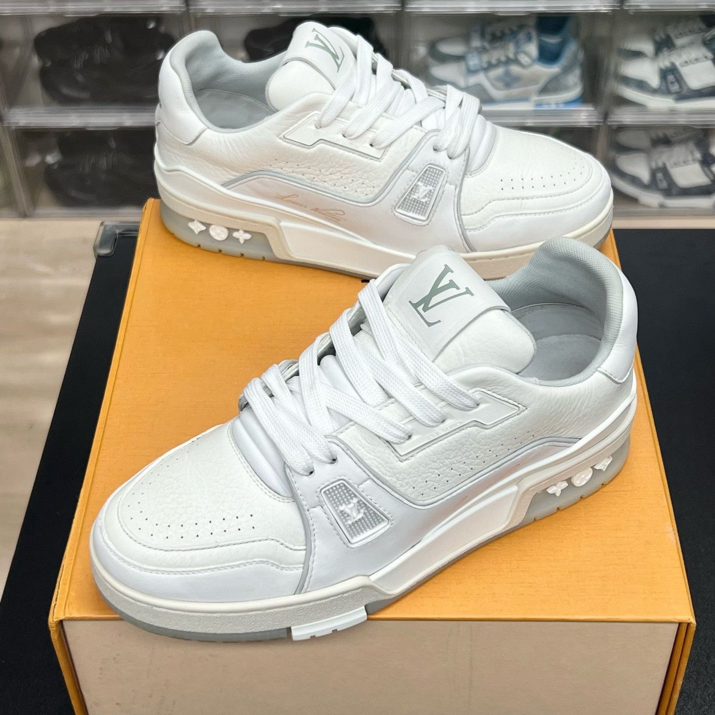 Louis Vuitton Louis Vuitton White Designer 37us Size US 7 / IT 37 - 1 Thumbnail