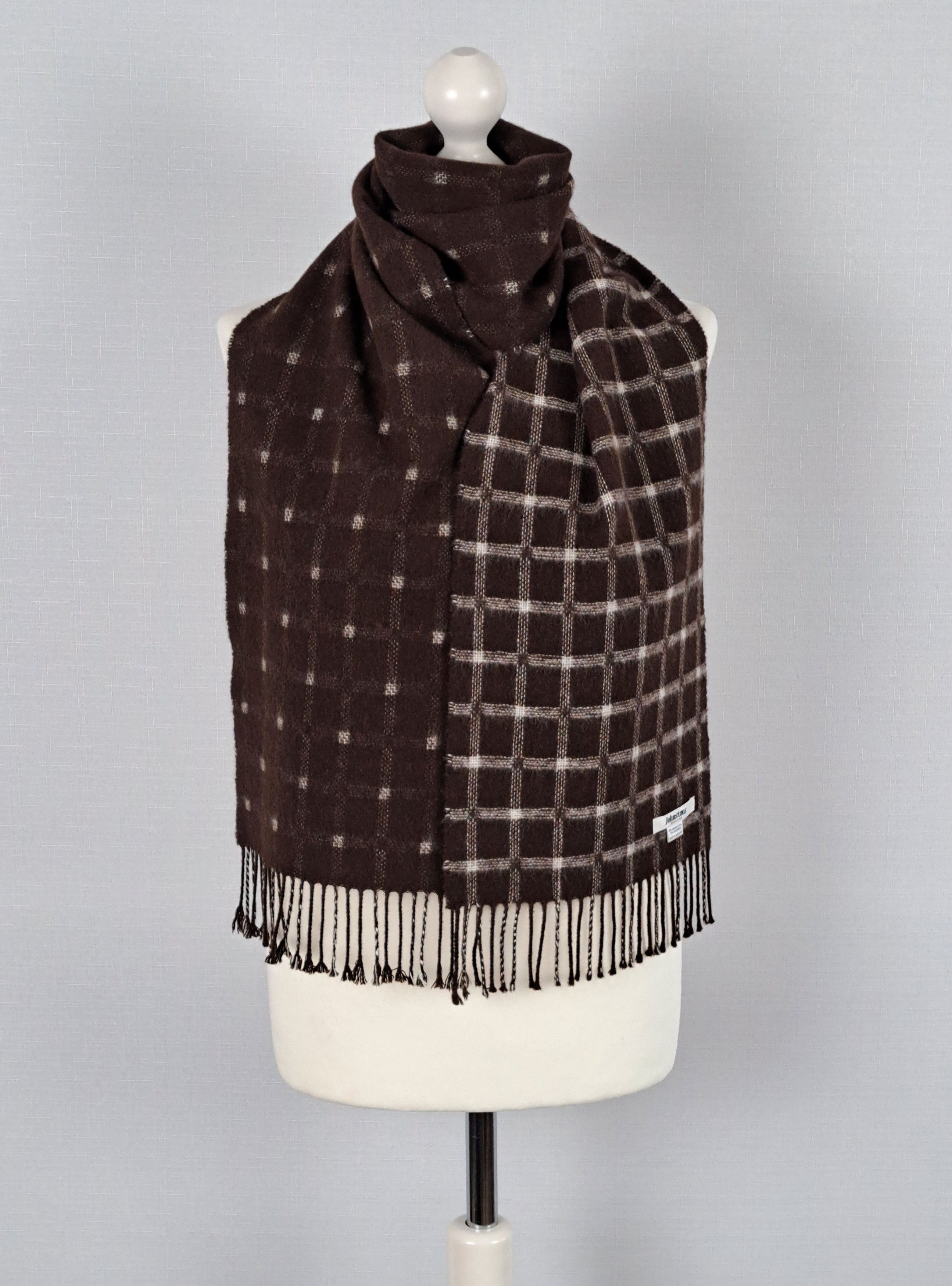 Johnstons Of Elgin Johnstons Of Elgin wool/cashmere scarf. Made in Scotland. Size ONE SIZE - 5 Thumbnail