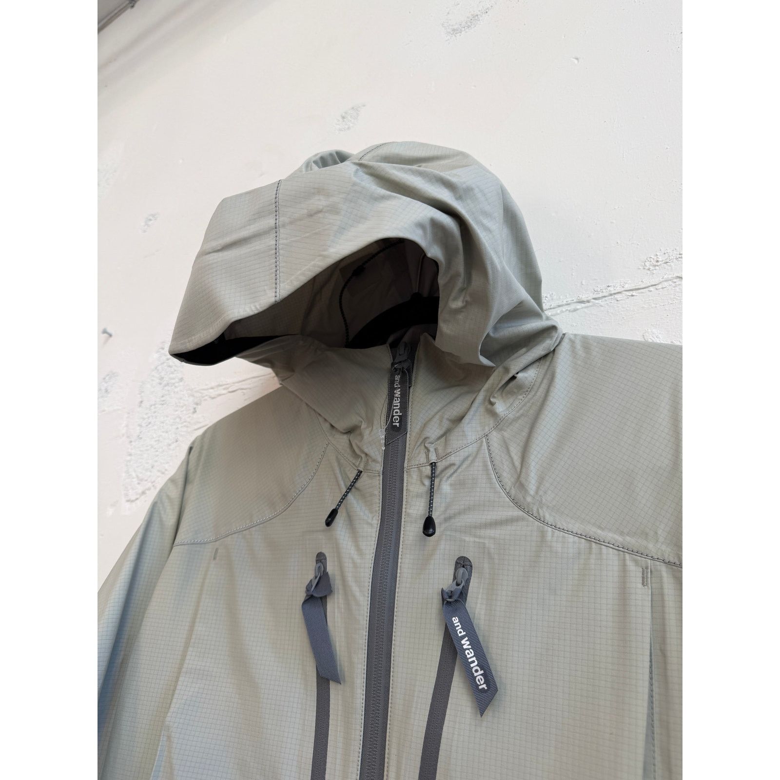 And Wander and wander EVent Dropping Pocket Rain Jacket Size US L / EU 52-54 / 3 - 3 Thumbnail