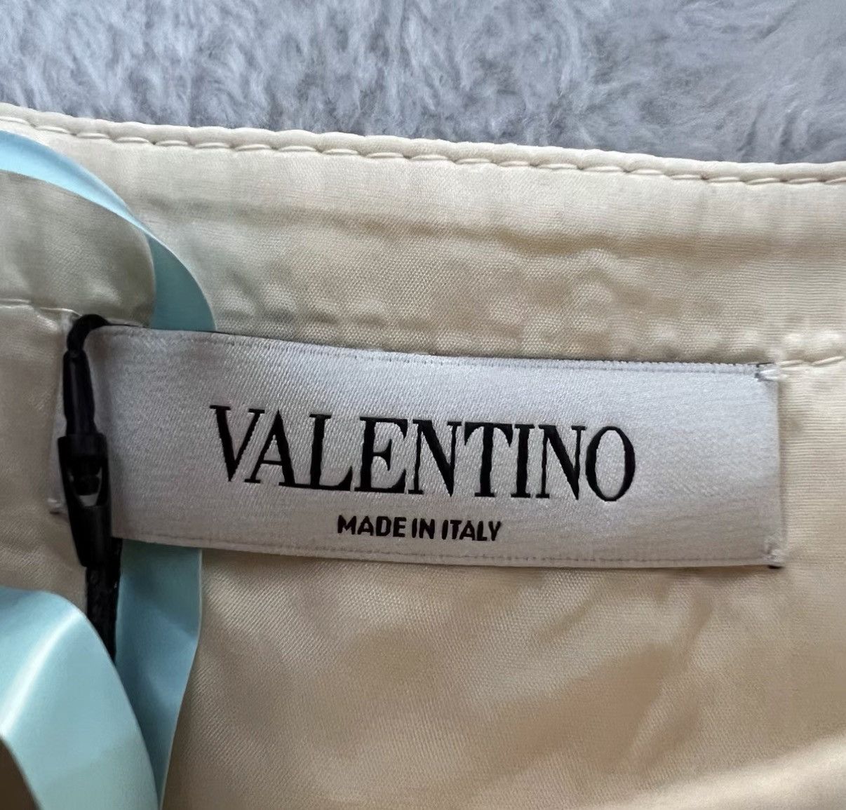 Valentino Valentino Beige Petal-shaped Shorts J41 Size 26" / US 2 / IT 38 - 3 Thumbnail