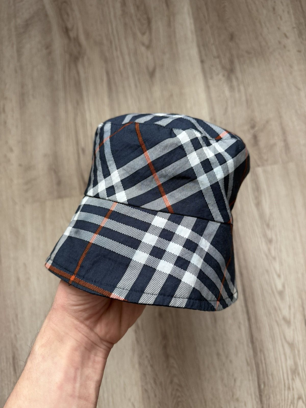 Burberry Burberry Reversible Bucket Hat Nova Check / Navy Size ONE SIZE - 4 Thumbnail