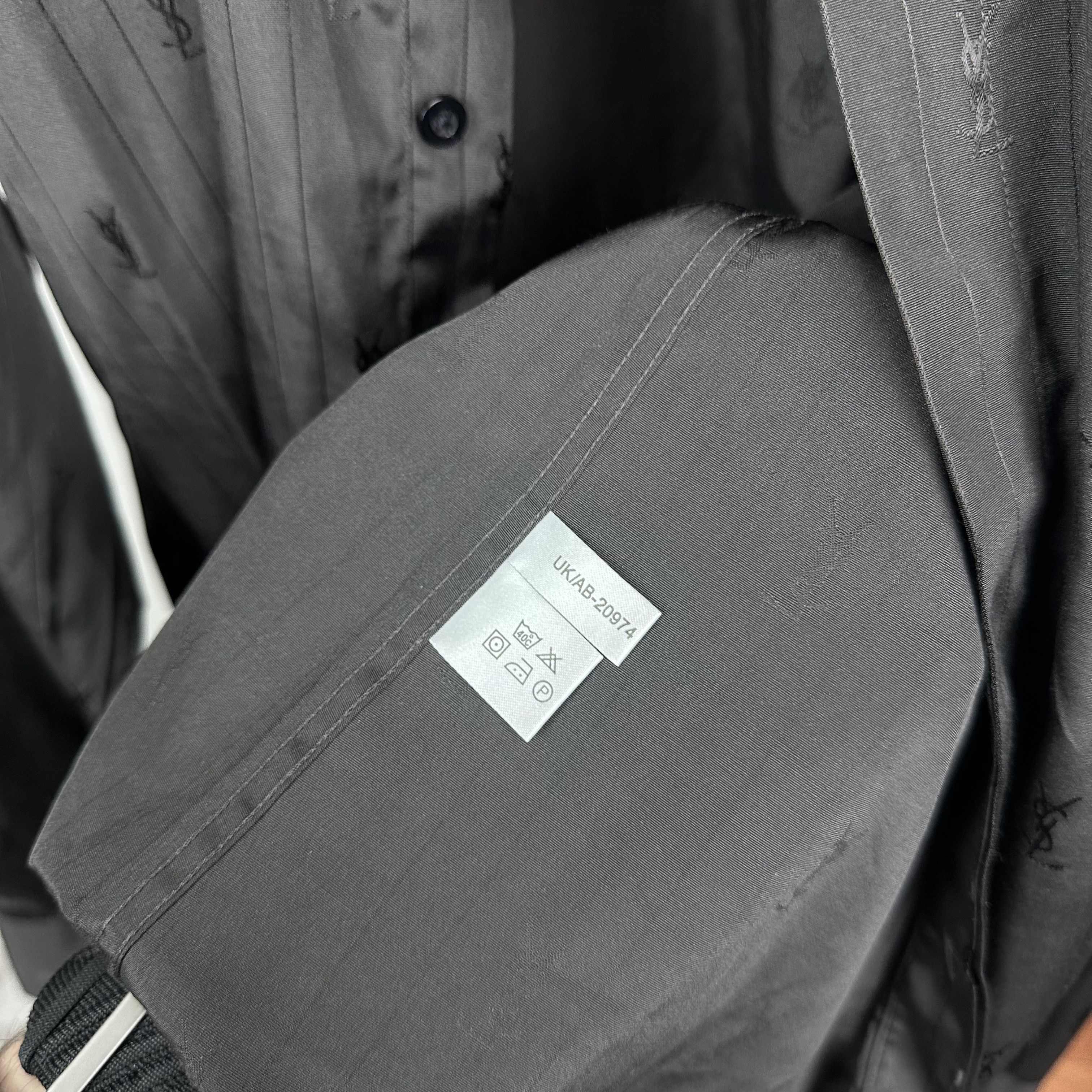 Yves Saint Laurent Yves Saint Laurent shirt monogram logo L black Size US L / EU 52-54 / 3 - 11 Thumbnail
