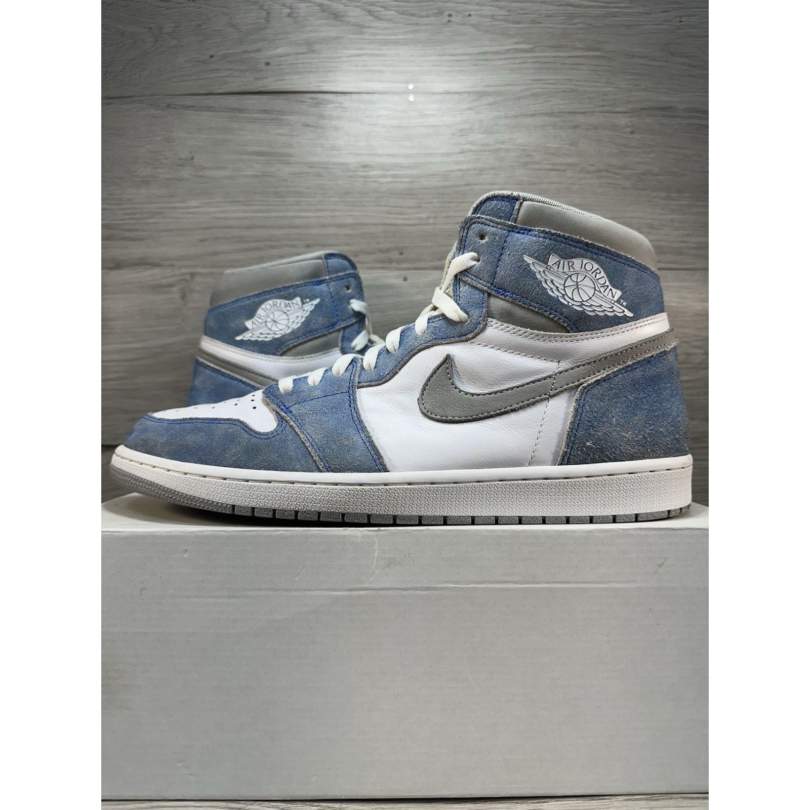 Jordan Brand Jordan 1 Retro OG High Hyper Royal - Size 14 Size US 14 / EU 47 - 1 Thumbnail