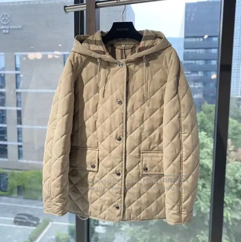 Burberry Burberry Khaki Quilted Cotton Women's Jacket. Size S / US 4 / IT 40 - 1 Thumbnail