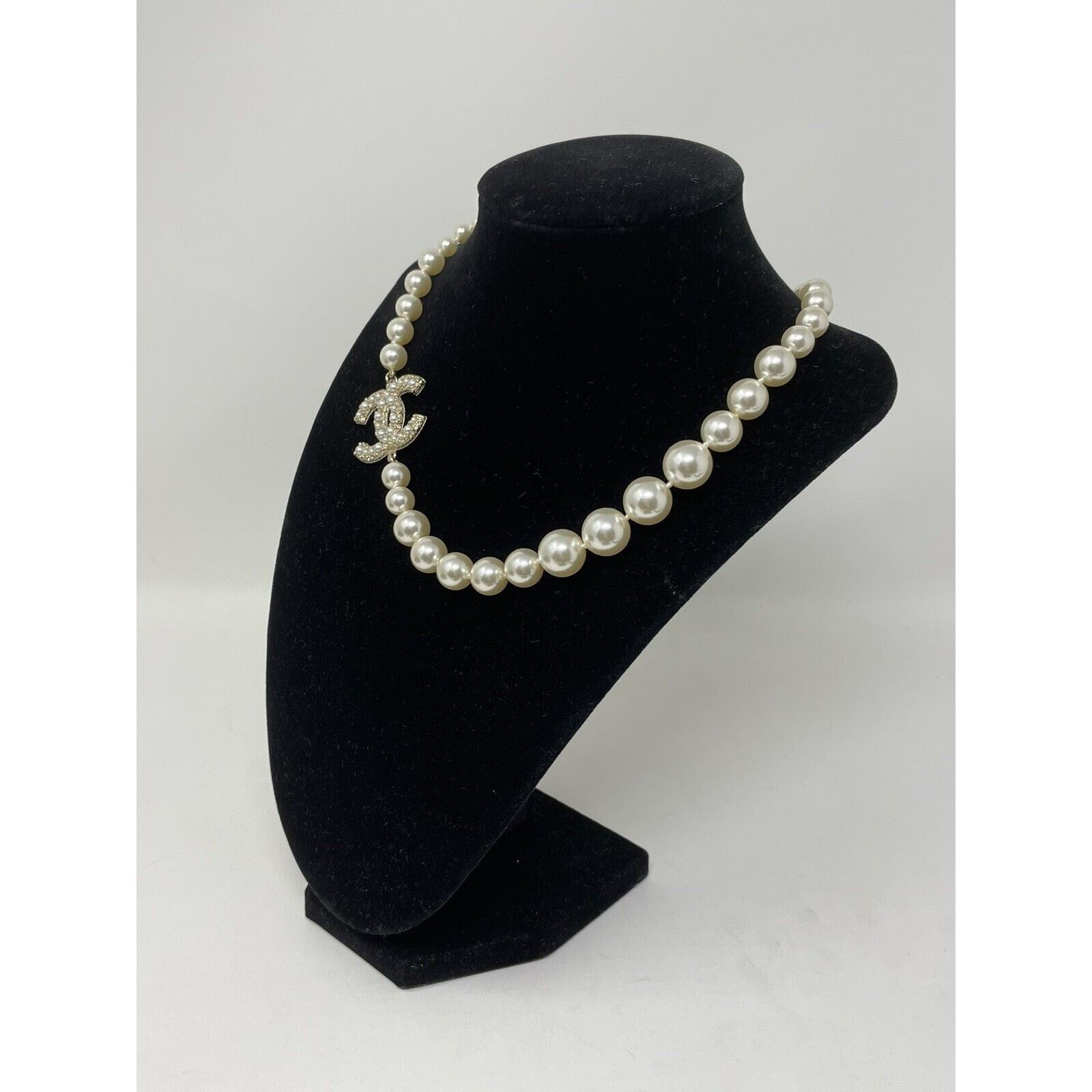 Chanel Chanel Pearl CC Chocker Necklace NWOT Size ONE SIZE - 5 Thumbnail