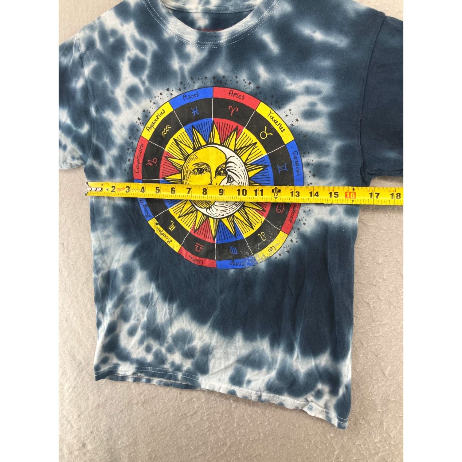 Vintage Chemistry Mens T-Shirt Short Sleeve Zodiac Moon Sun Crew Neck Small Black Cotton Jersey Vintage: No (But avoid new info) Size US S / EU 44-46 / 1 - 2 Thumbnail