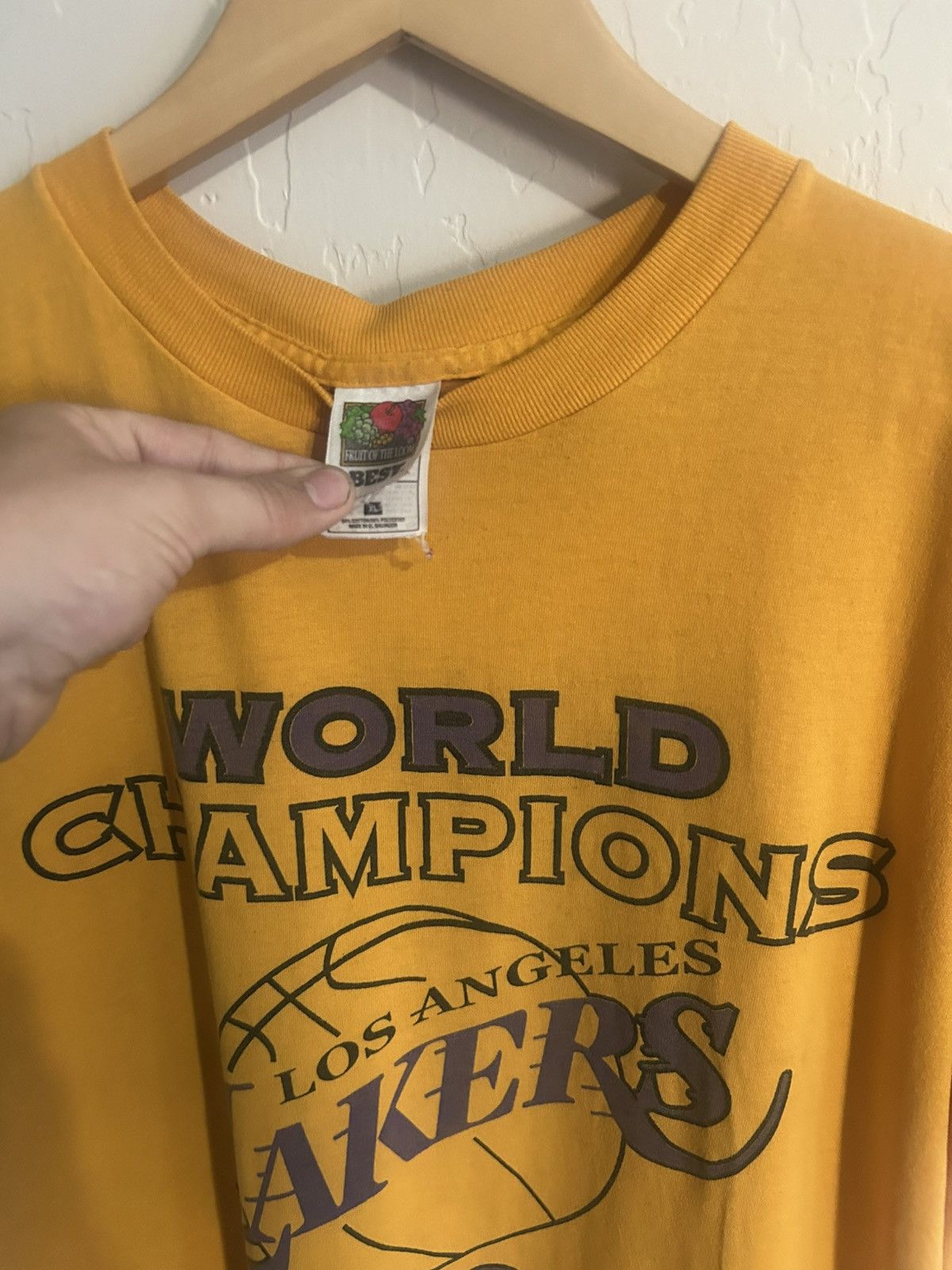 Fruit Of The Loom Vintage Los Angeles Lakers 2001 NBA Champions Shirt Size XL Size US XL / EU 56 / 4 - 2 Thumbnail