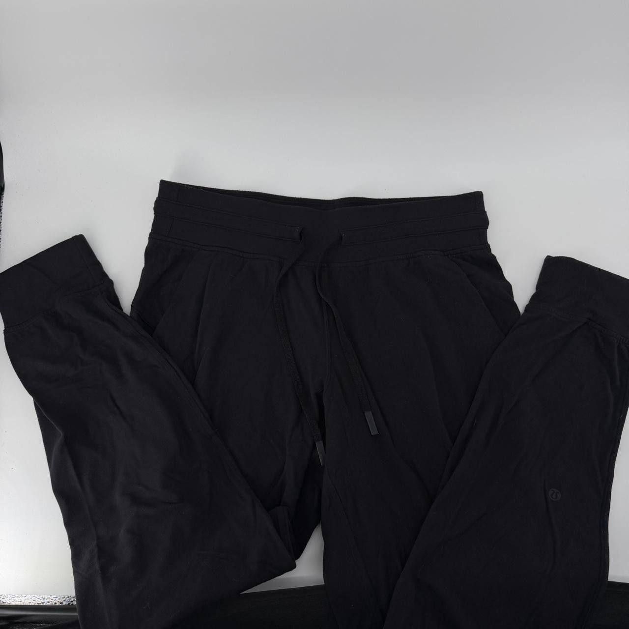 Lululemon Lululemon black joggers with pockets pants Size 8 Size 30" / US 8 / IT 44 - 1 Thumbnail
