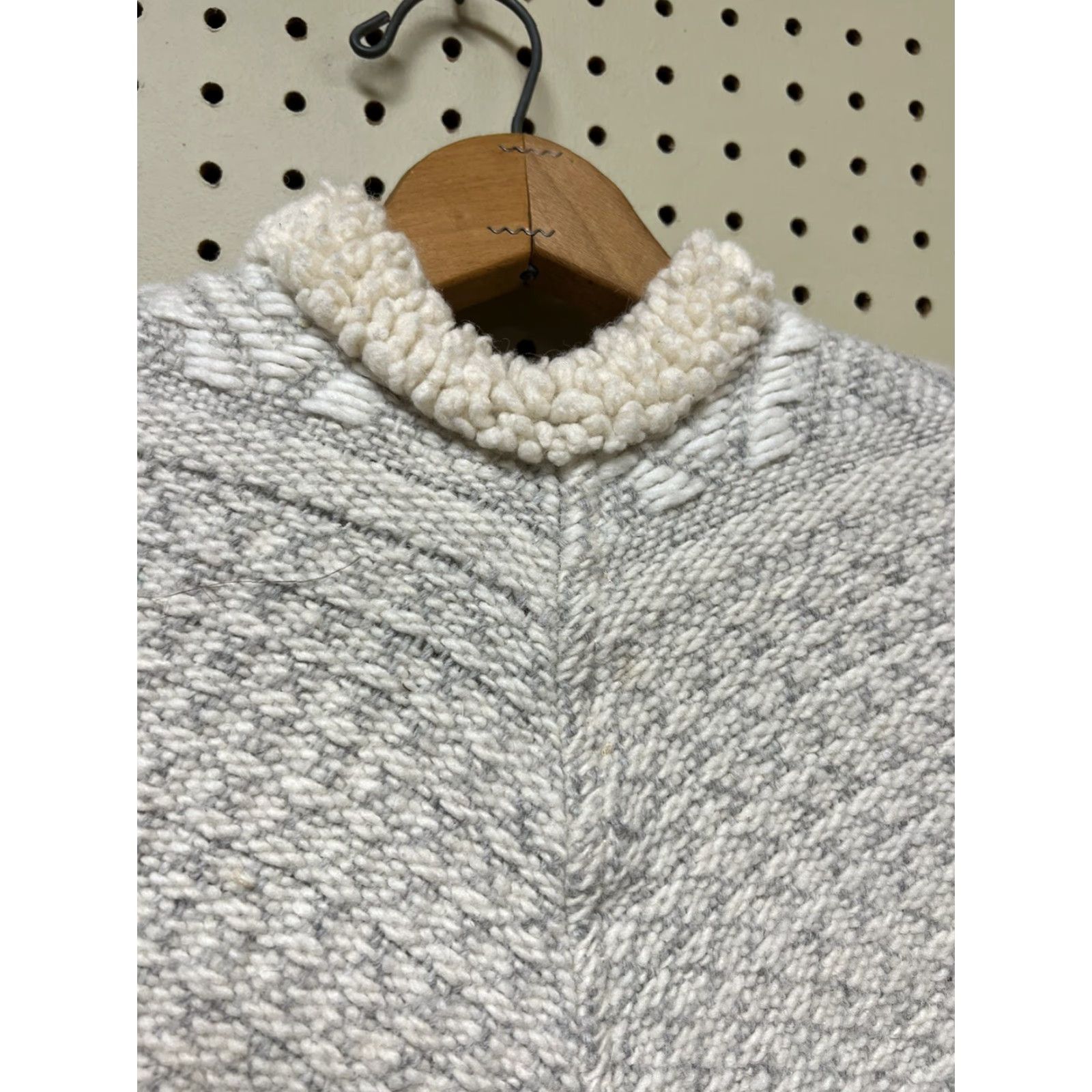 Vintage VINTAGE Milmarte Poncho Women's S Hooded Beige Wool Short Boho Ecador Size S / US 4 / IT 40 - 2 Thumbnail