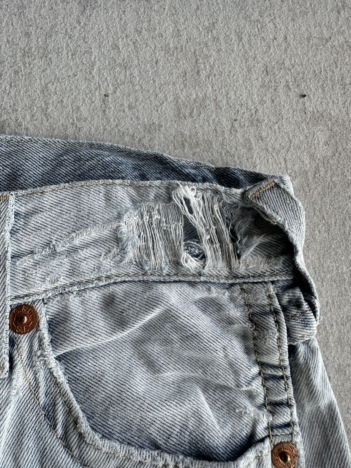 Levi's ✨SEND OFFERS✨ LEVI’S Jeans Light Wash Distressed Denim Pants Size US 30 / EU 46 - 5 Thumbnail