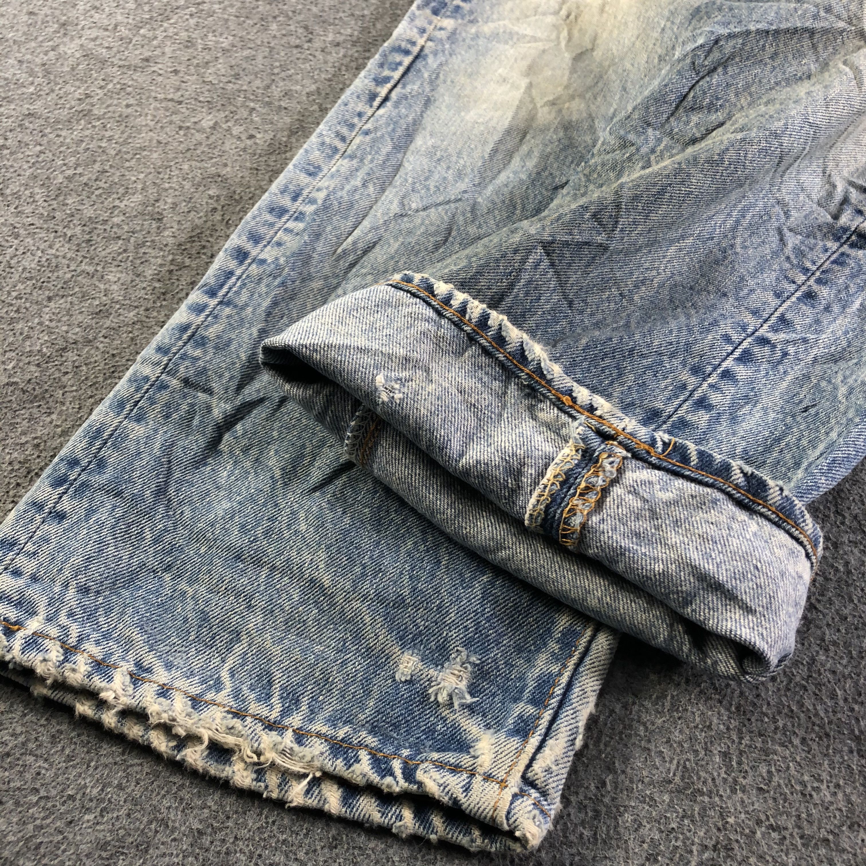 Levi's 90s Vintage Light Wash Levis 501 Jeans-J3905 Size US 32 / EU 48 - 6 Thumbnail