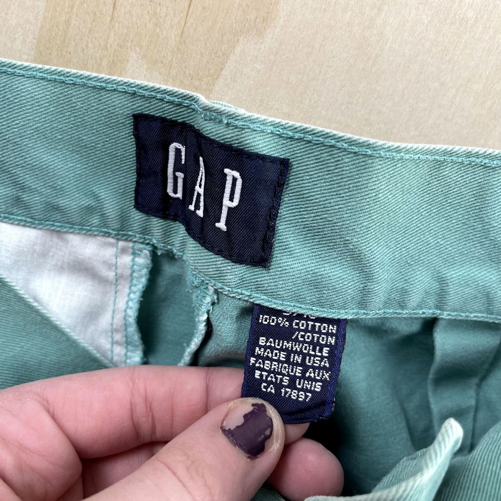Gap VINTAGE Gap Shorts Womens 26" Green Pleated Chino High Waist Casual 90s USA Size 26" / US 2 / IT 38 - 2 Thumbnail