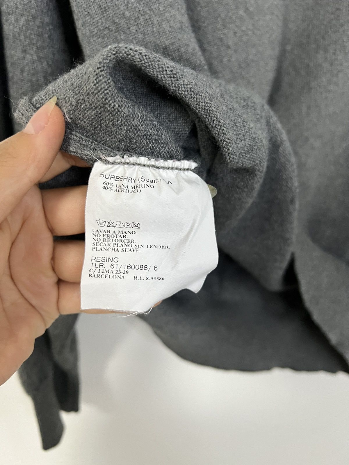 Burberry Burberry grey V-neck sweater M Size US M / EU 48-50 / 2 - 2 Thumbnail