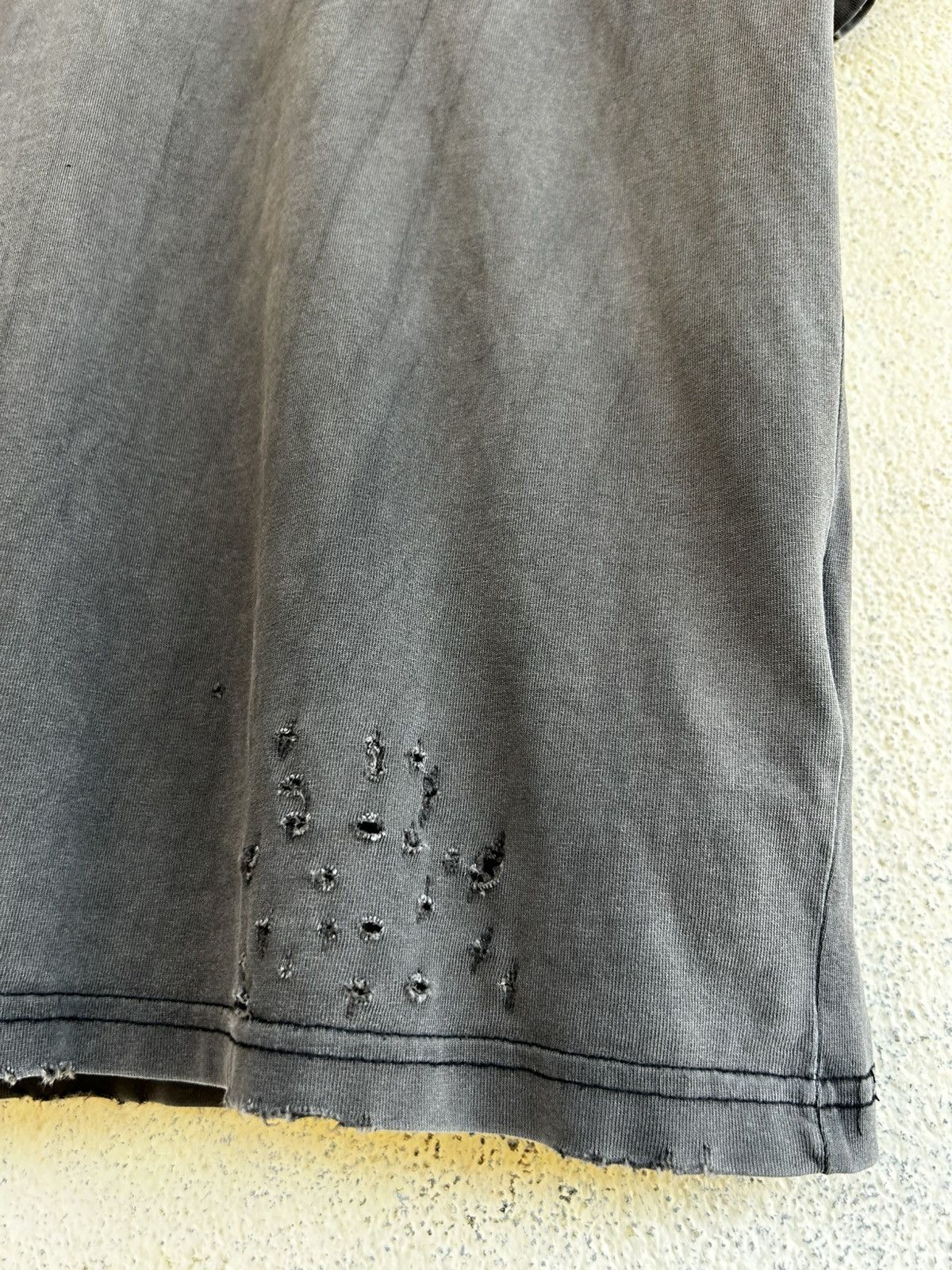 Dior Christian Dior CD Embroidered Sunfaded Distressed Tshirt Size US XL / EU 56 / 4 - 6 Thumbnail