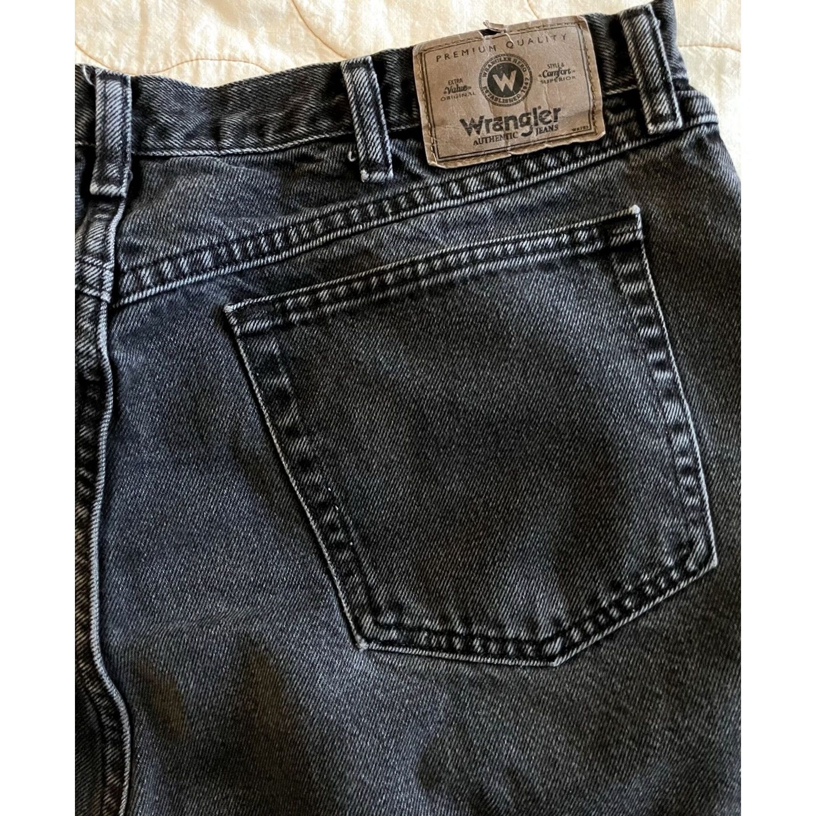 Wrangler VINTAGE Wrangler Authentic Jeans Mens 38x34 Black Cotton Regular 5-Pocket 32in Inseam Straight Jeans Mens Black Cotton Wrangler Authentic Jeans 38x34 Size US 38 / EU 54 - 2 Thumbnail