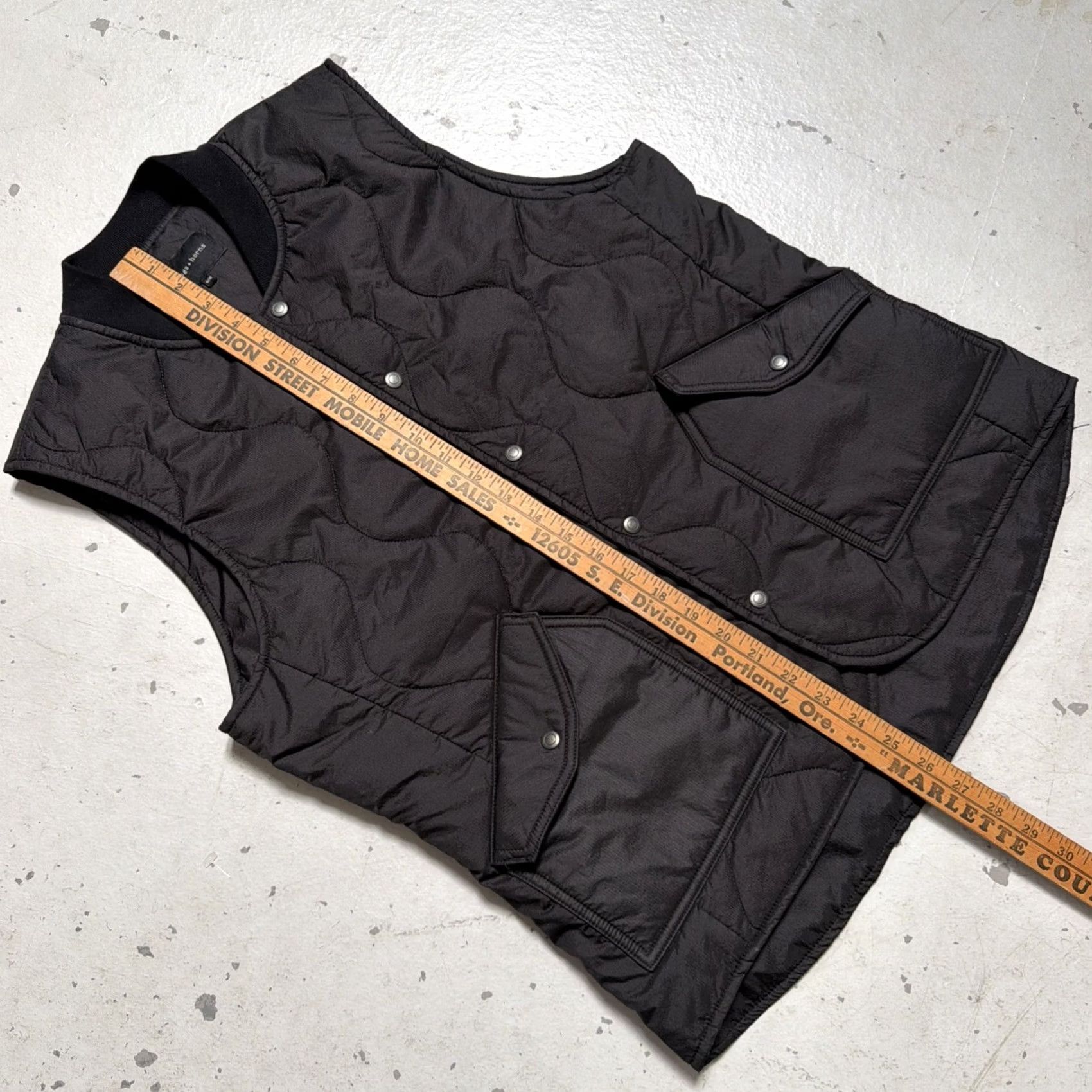 Vintage Wings & Horns Vest M Black Quilted Insulated Puffer Military Style Made Canada Size US M / EU 48-50 / 2 - 3 Thumbnail