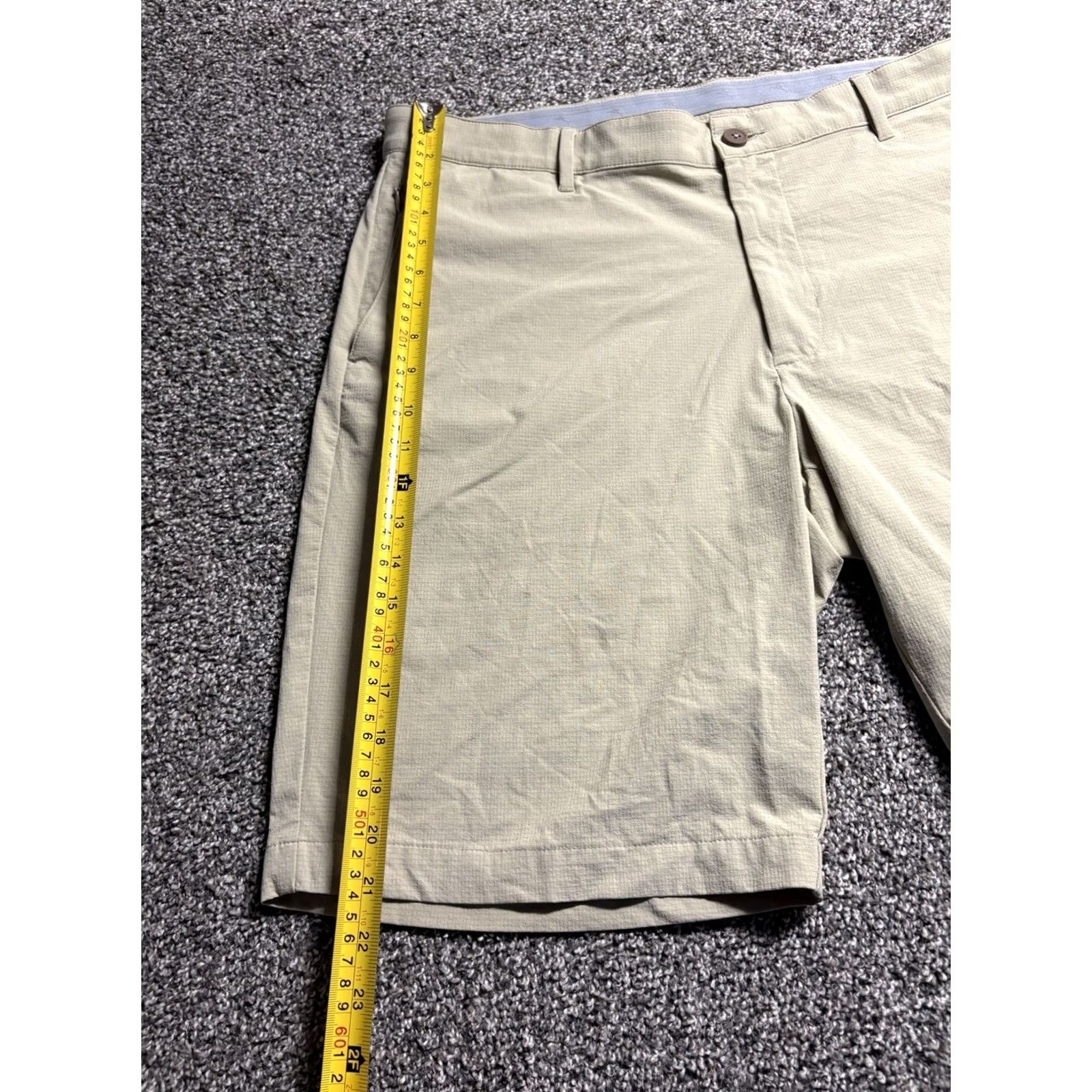 Tommy Bahama Tommy Bahama Shorts Mens 38 Khaki Beige Golf Chino Flat Front 9" Nylon Chip Shot Size US 38 / EU 54 - 7 Thumbnail
