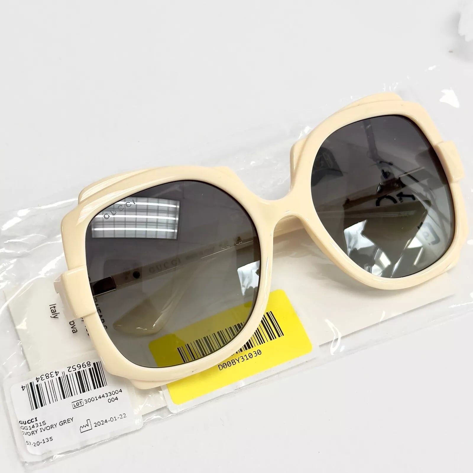Gucci GUCCI Ivory Grey 1431 Oversized Retro Gg1431S Sunglasses 004 Size ONE SIZE - 3 Thumbnail