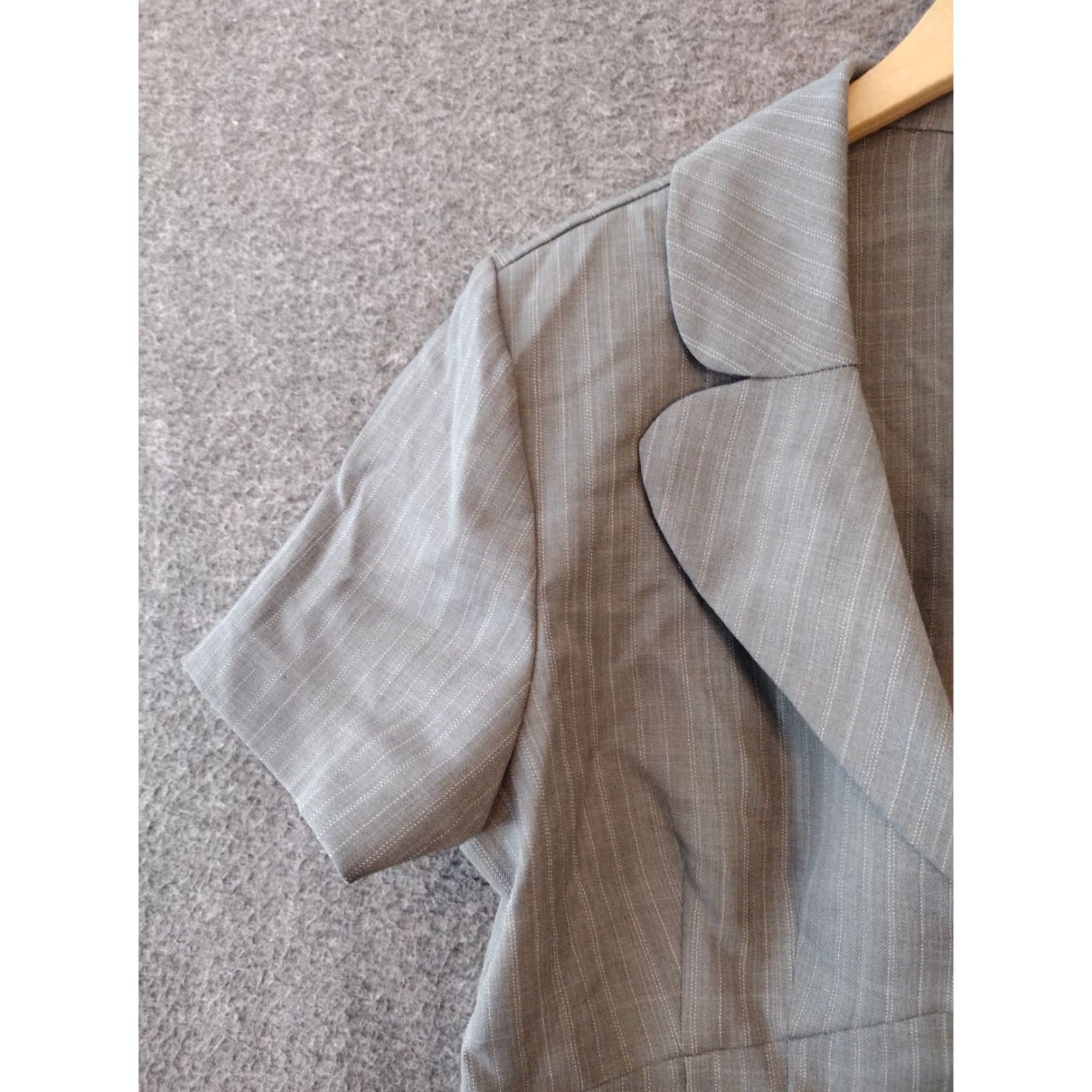 Vintage BREAKIN' LOOSE Women's Blazer Shirt Gray Striped Short Jacket with Pockets 11/12 Adult Womens Size L / US 10 / IT 46 - 7 Thumbnail