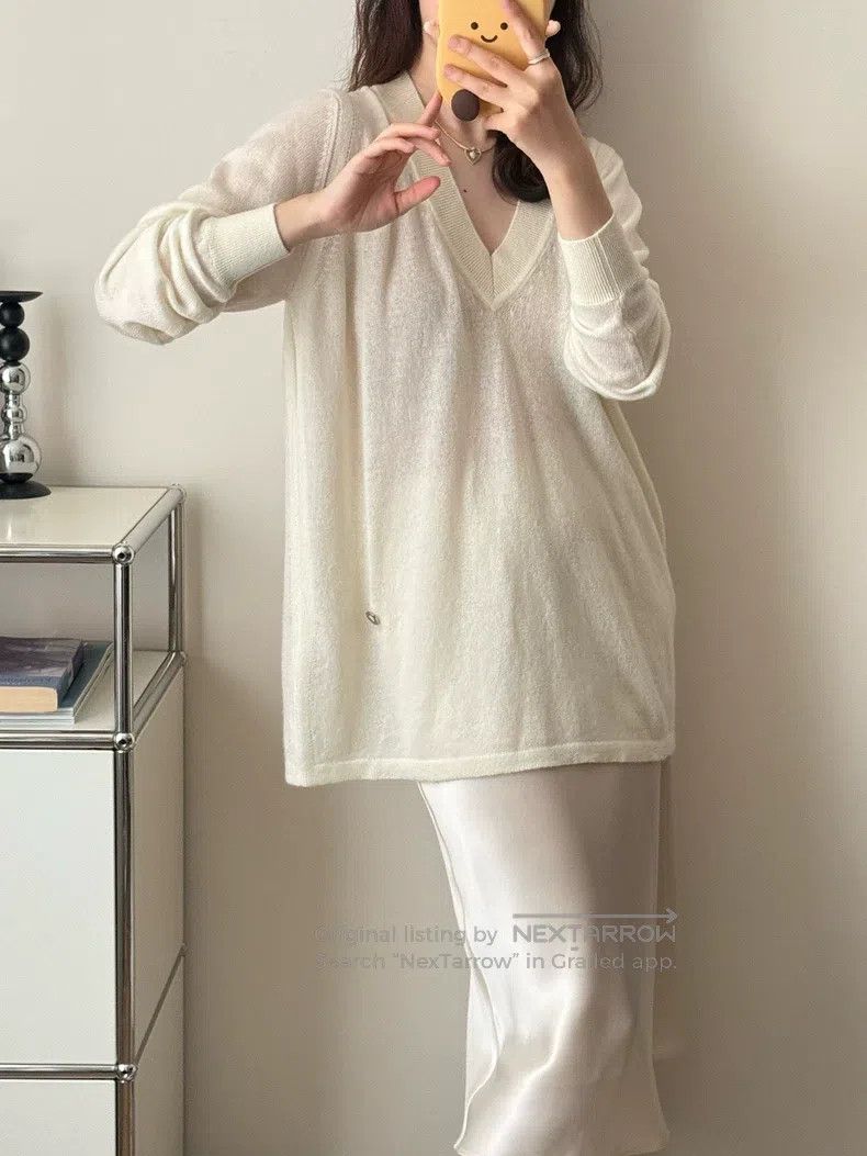 Hermes Hermes V-neck 100% cashmere women's knit sweater Size XXS / US 00 / IT 34 - 1 Thumbnail