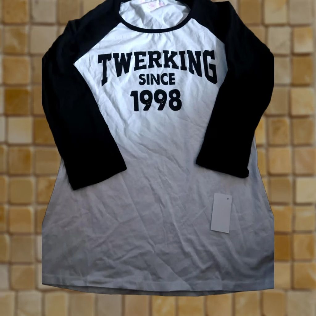 Vintage WOMENS REBELLIOUS ONE SHIRT QUARTER SLEEVE SIZE L TWERKING SINCE 1998 WHITE Size L / US 10 / IT 46 - 1 Preview