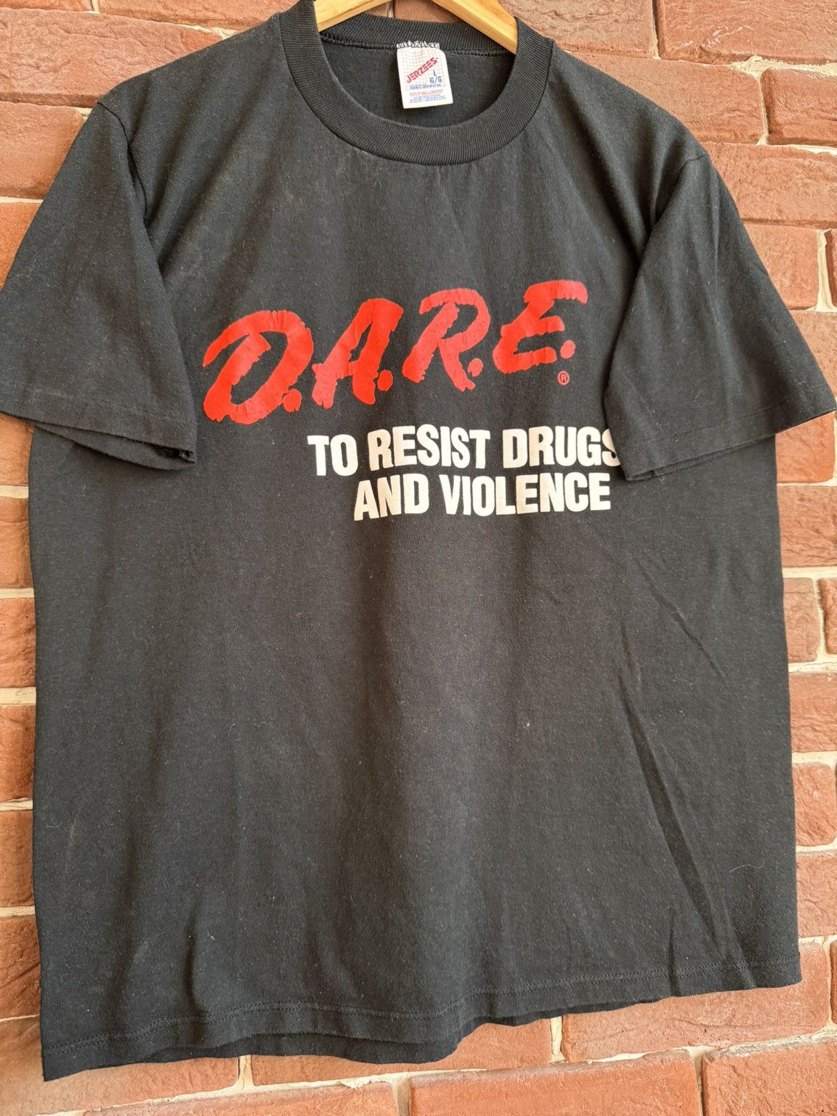 Band Tees Rare!! Vintage 80s D.A.R.E "To Resist Drugs & Violence" Tee Size US L / EU 52-54 / 3 - 3 Thumbnail