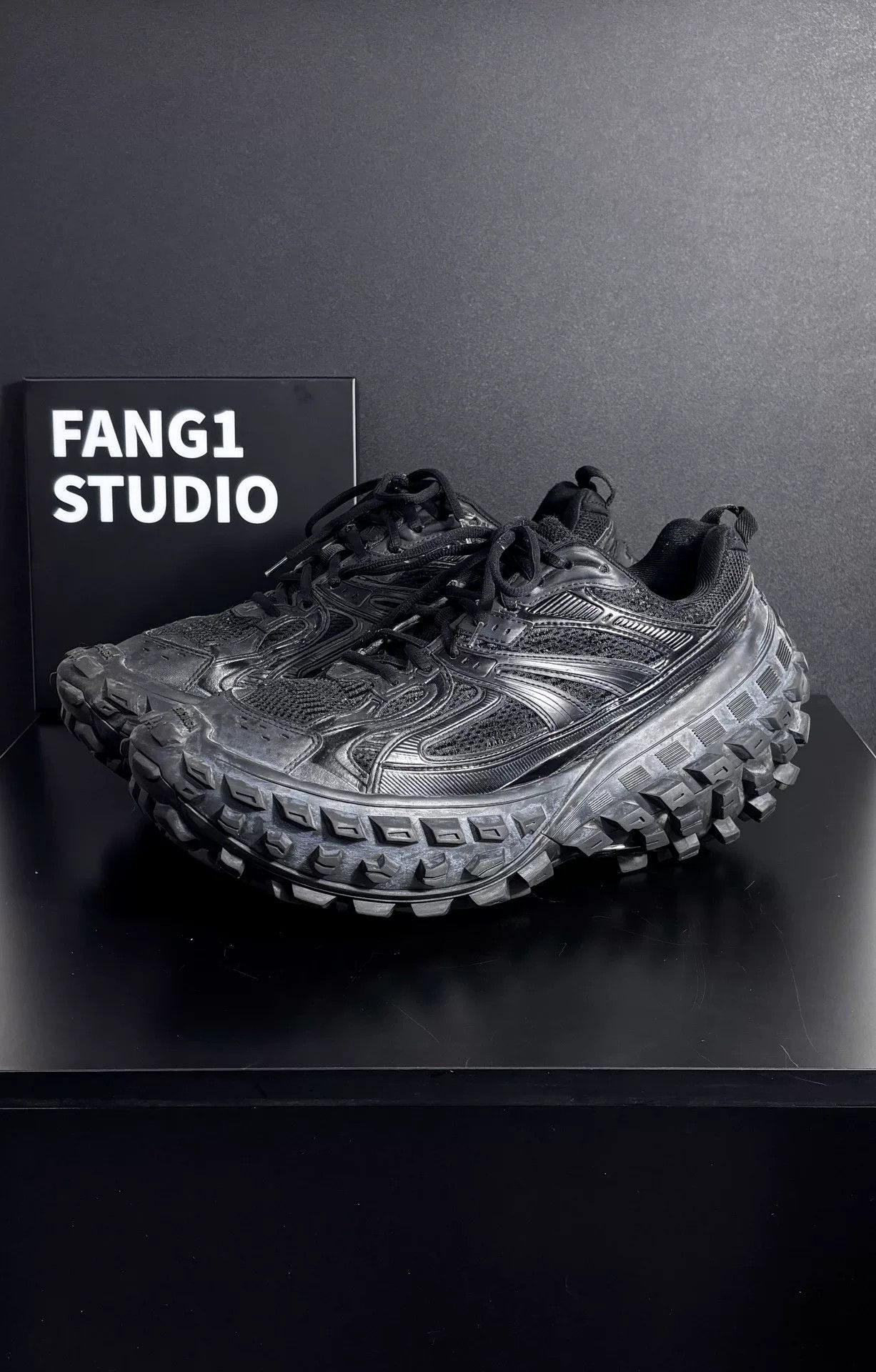 Balenciaga Balenciaga Black Lowtop Sneakers 10.5 Men Size US 10.5 / EU 43-44 - 1 Thumbnail