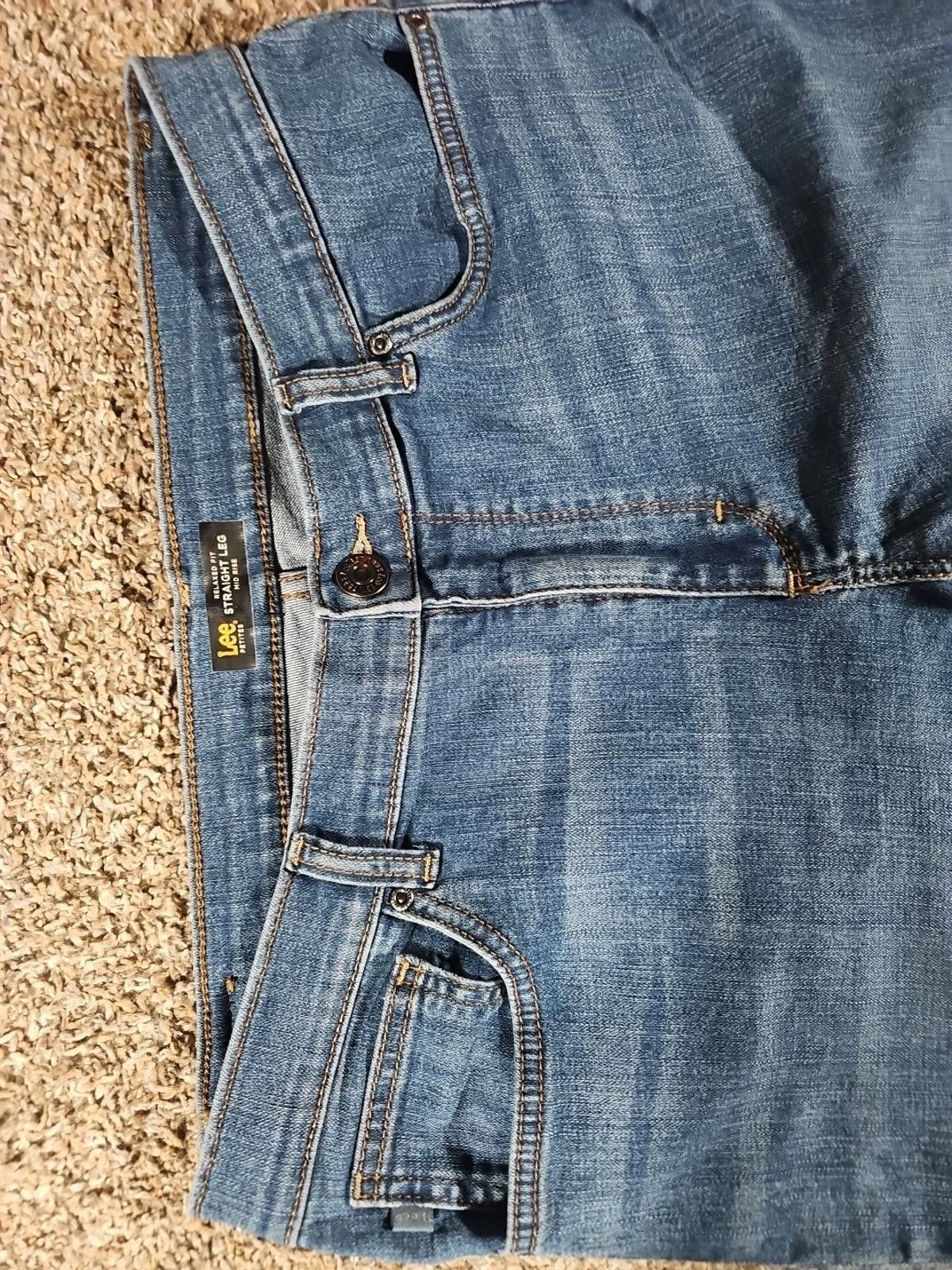 Lee Lee Petites Relaxed Fit Straight Leg Mid Rise Sz 4 Size 27" / US 4 / IT 40 - 2 Thumbnail