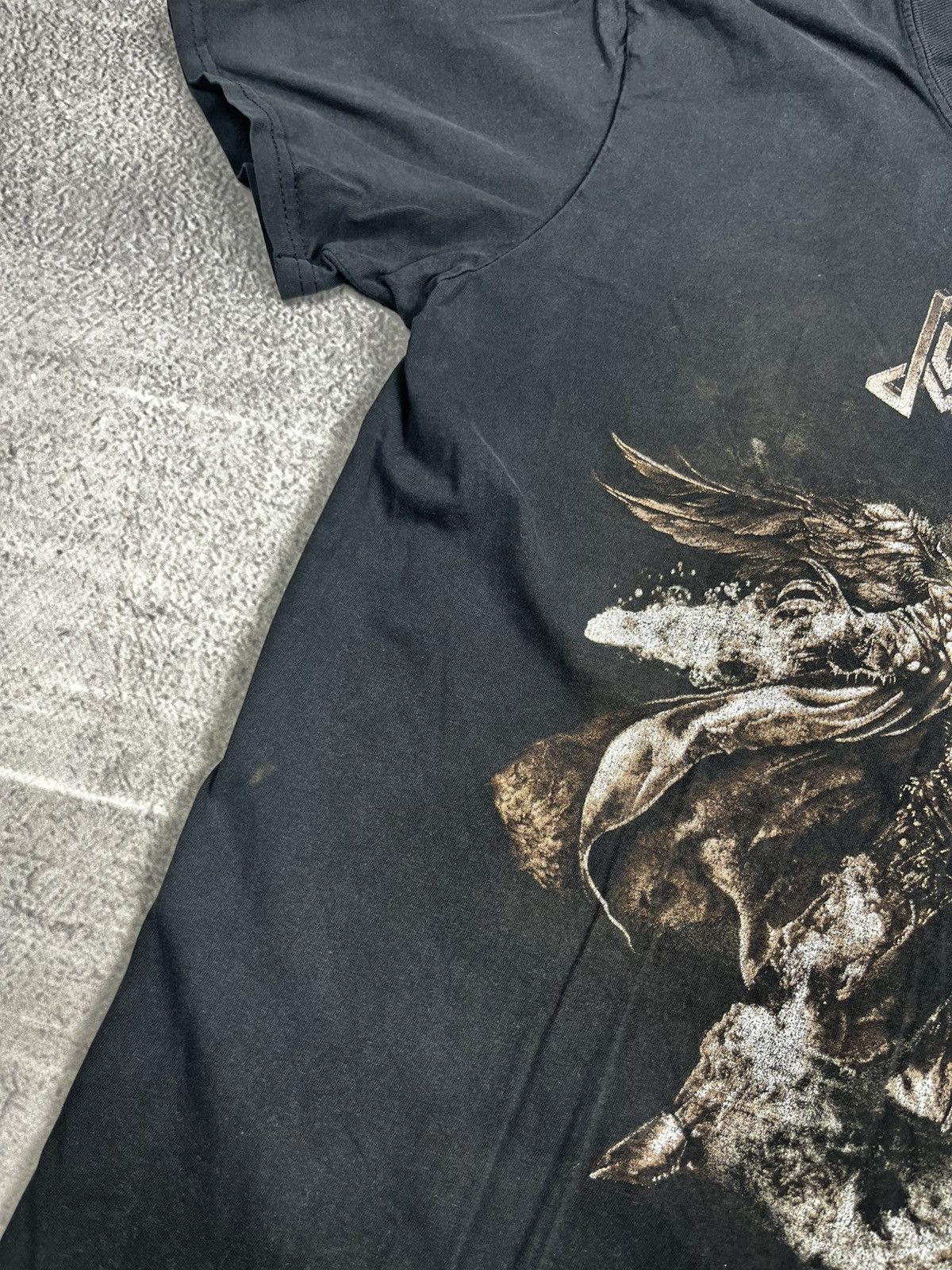 Band Tees OFFICIAL JUDAS PRIEST 2015 WORLD TOUR T-SHIRT - BLACK, SIZE Size US M / EU 48-50 / 2 - 3 Thumbnail