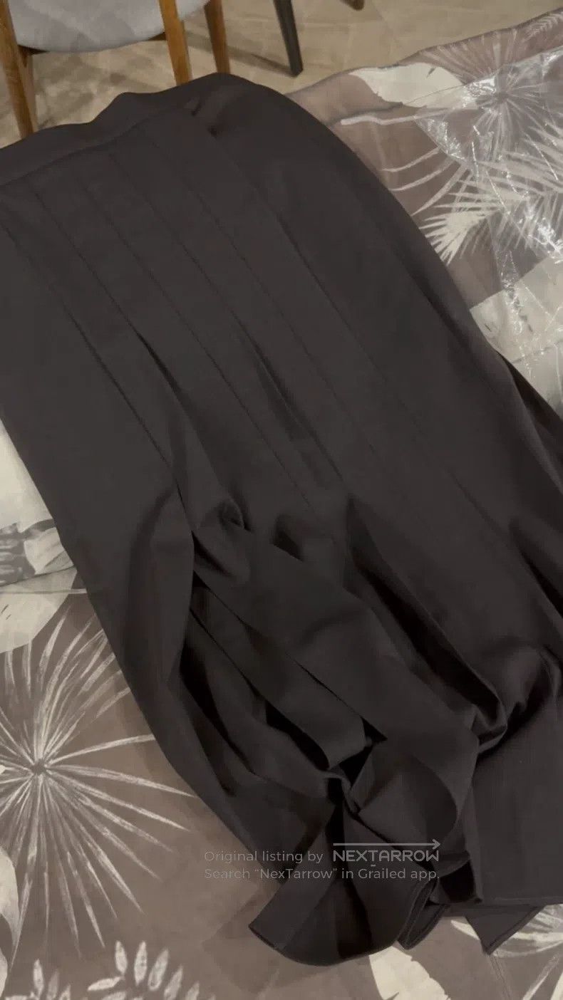 Brunello Cucinelli Brunello Cucinelli Charcoal grey pleated half skirt, wool Size 26" / US 2 / IT 38 - 1 Thumbnail