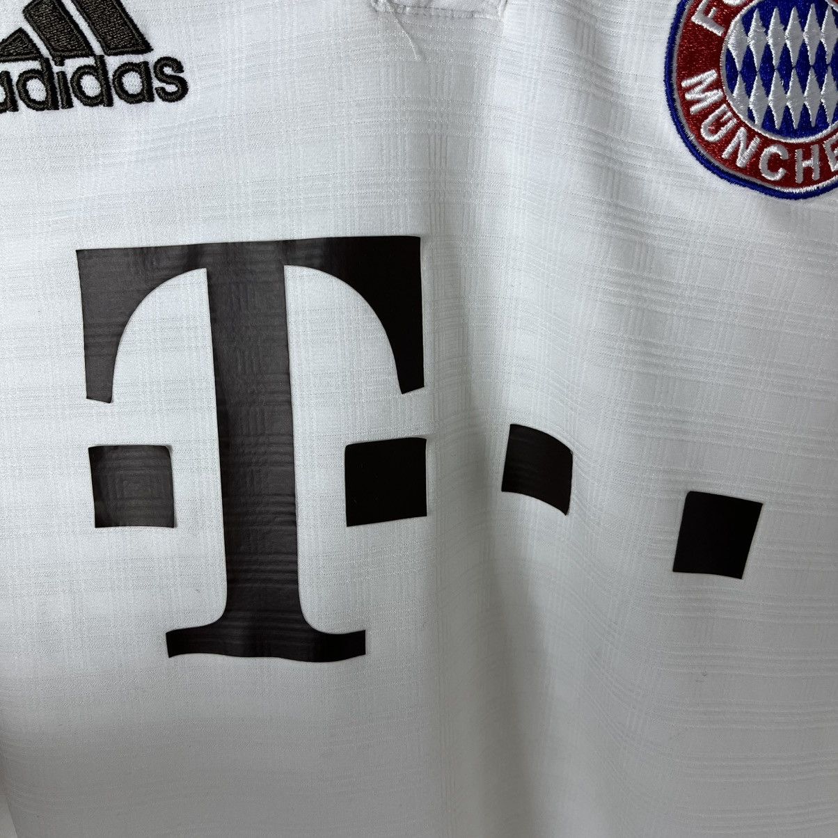 Adidas Adidas FC Bayern Munich 2013/2014 Away Football Jersey Size US S / EU 44-46 / 1 - 4 Thumbnail