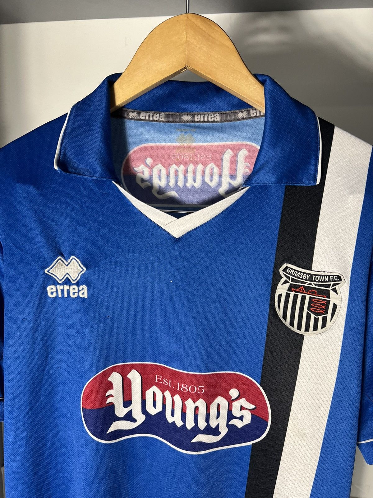 Errea VINTAGE ERREA GRIMSBY TOWN ENGLAND RETRO SOCCER JERSEY 90s Size US M / EU 48-50 / 2 - 8 Thumbnail