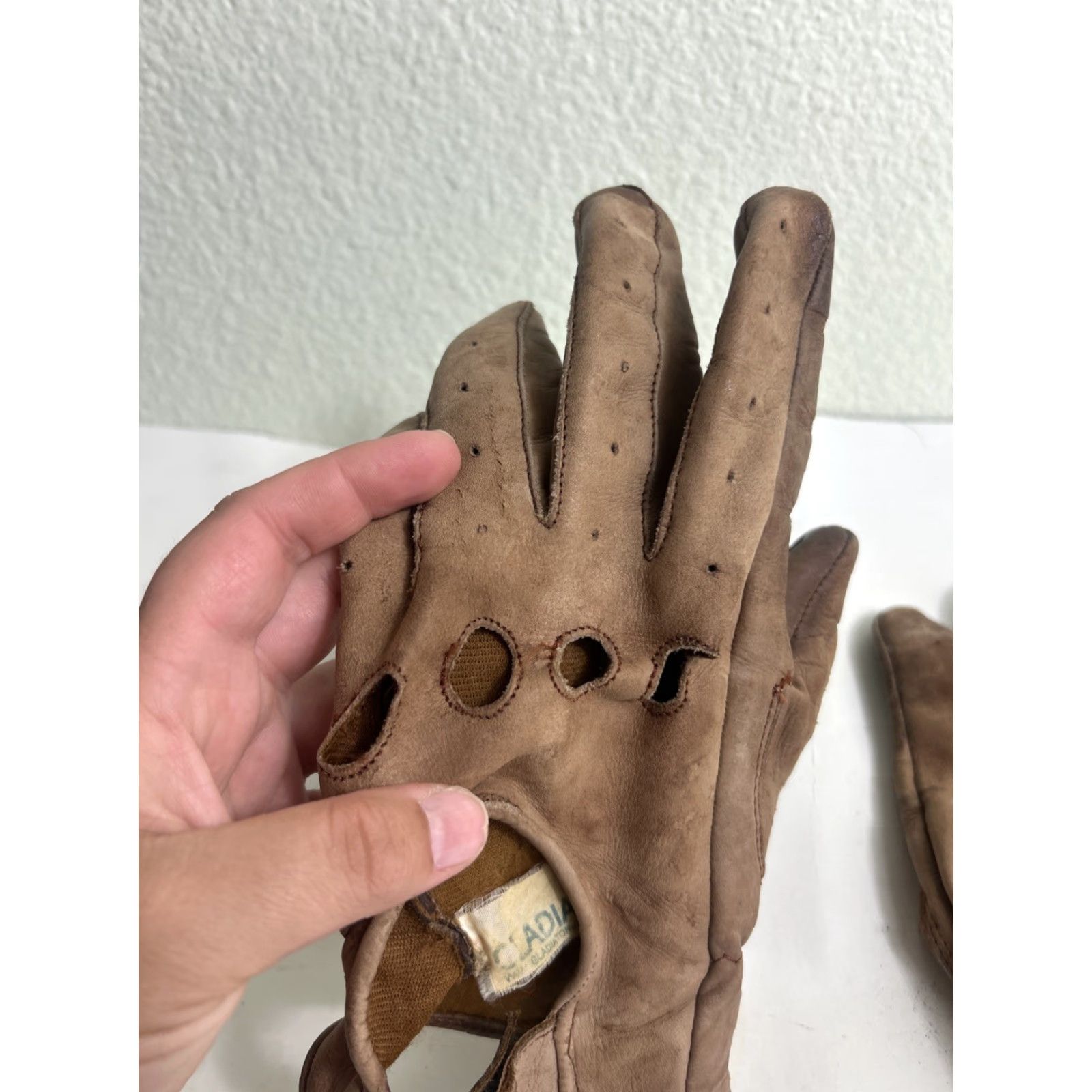 Vintage Gladiator Driving Gloves Women XL Brown Leather Distressed Sports Glove Size ONE SIZE - 4 Thumbnail