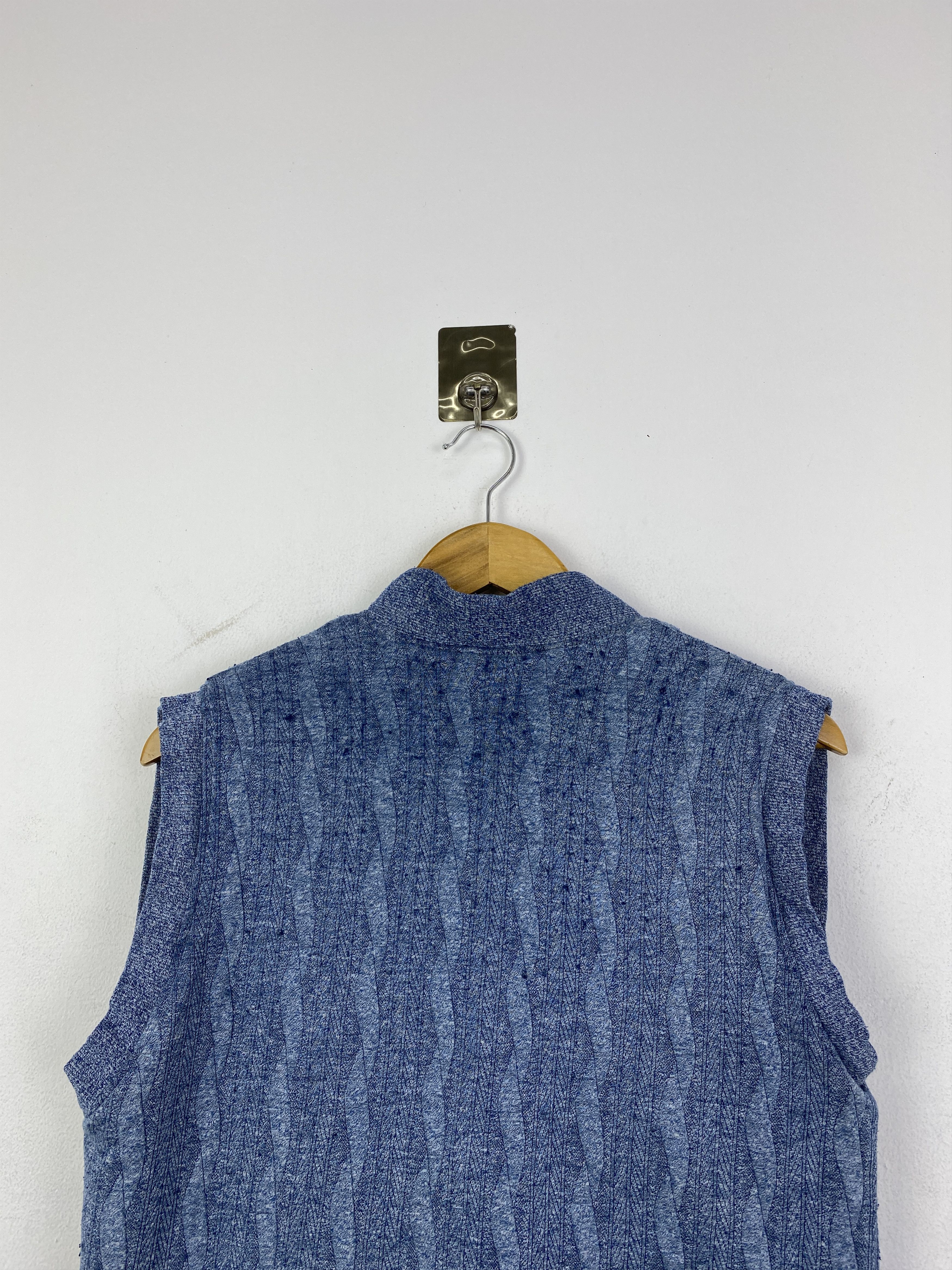 Lyle & Scott Vintage Lyle & Scott Knitted V-neck Vest JA0243 Size US S / EU 44-46 / 1 - 4 Thumbnail