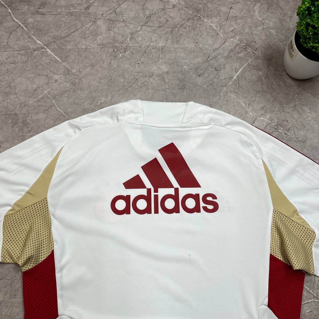 Adidas Vintage Adidas 2011/2012 Bayern Munich Football T-Shirt Size US L / EU 52-54 / 3 - 11 Thumbnail