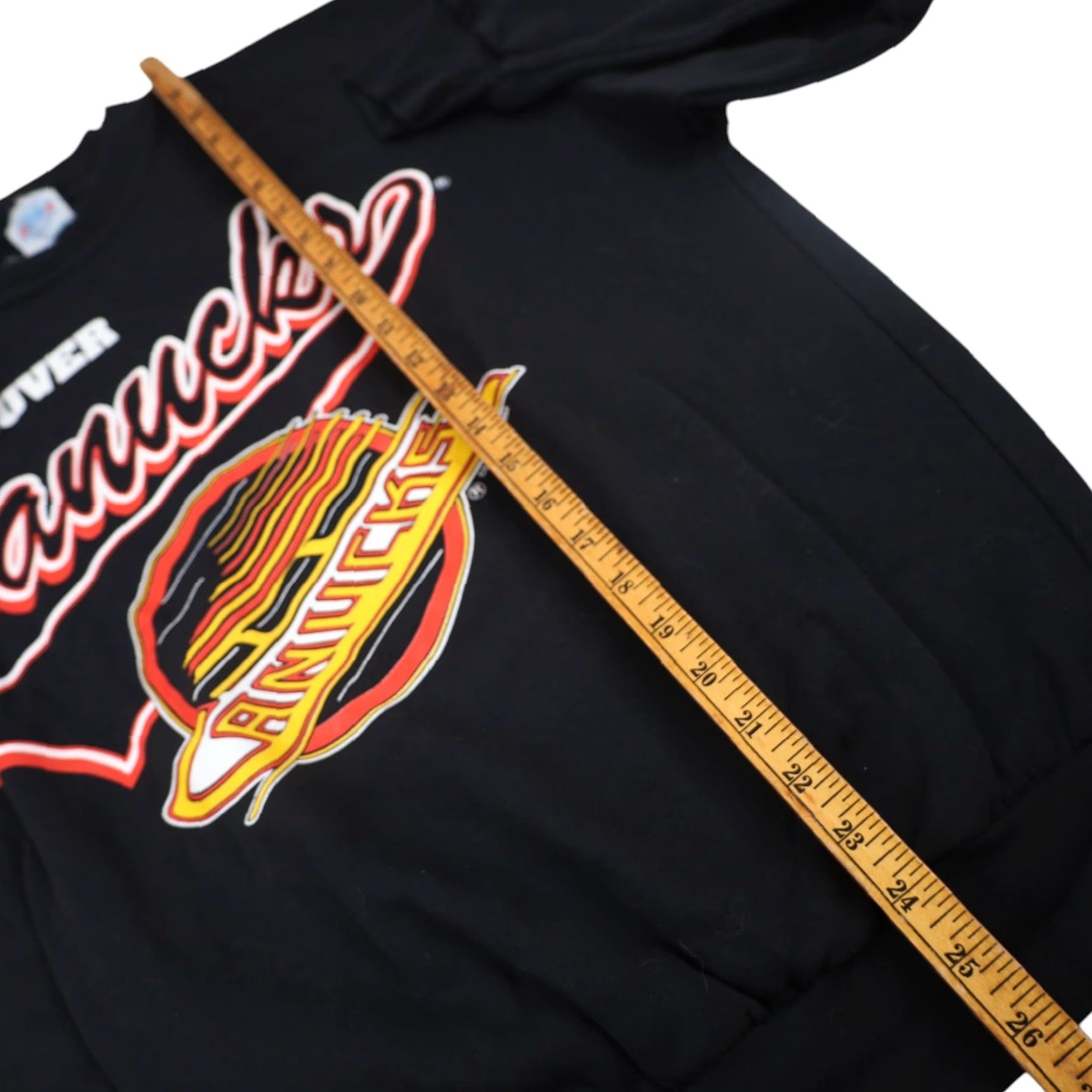 Vintage VINTAGE Vancouver Canucks Hockey Graphic Sweatshirt Men M Black 90s Pullover Crewneck Sports Size US M / EU 48-50 / 2 - 8 Thumbnail