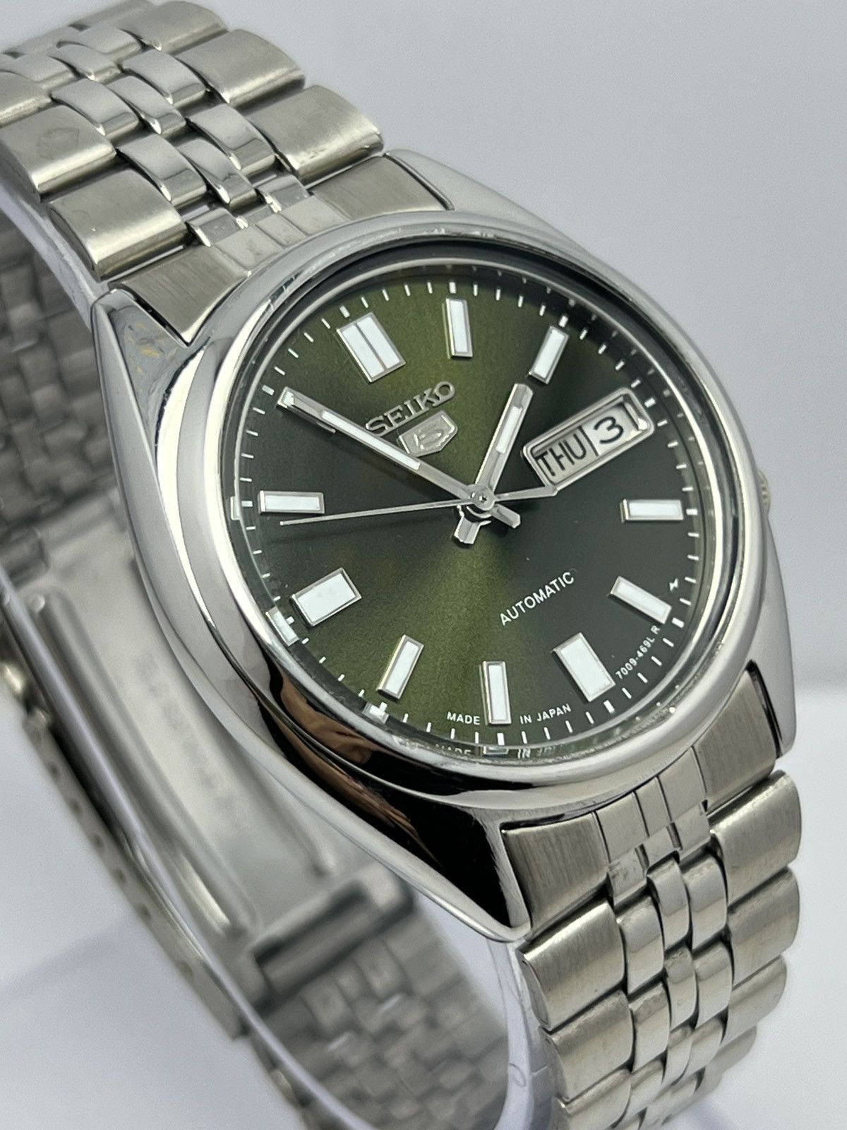 Seiko Seiko 5 Automatic Baton Dial Wrist Watch Day/Date Japan Size 36 - 2 Thumbnail