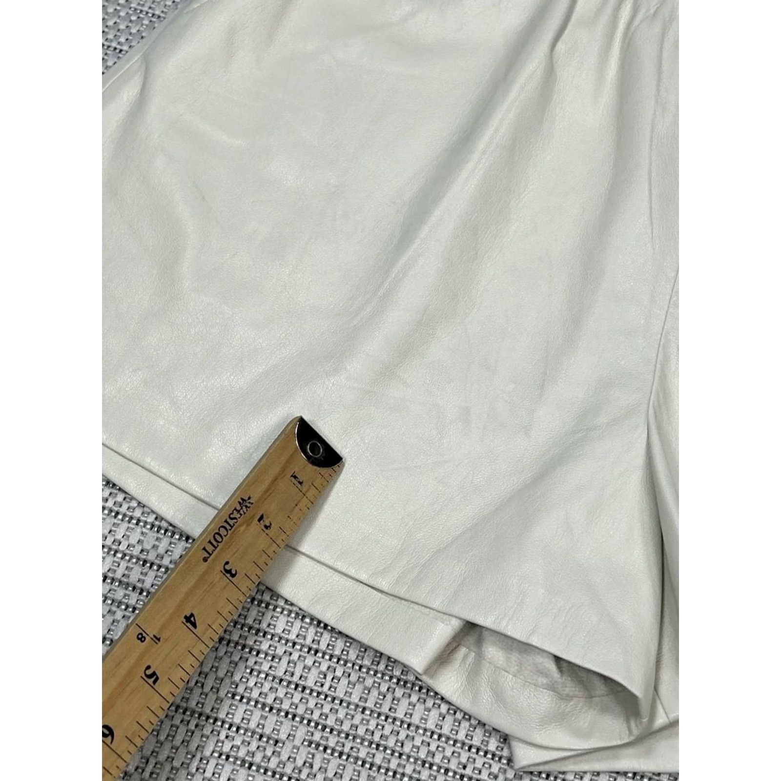 Good American Good American Shorts Womens 3 Beige Better Than Leather Fleece Lined Drawstring Size 26" / US 2 / IT 38 - 3 Thumbnail