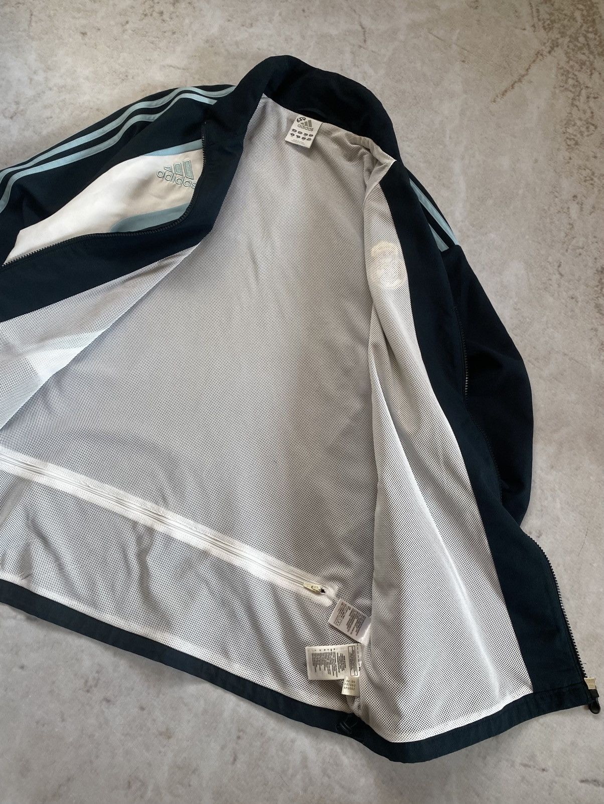 Adidas Vintage Adidas Real Madrid Jacket Blockcore Soccer Jersey Size US L / EU 52-54 / 3 - 5 Thumbnail