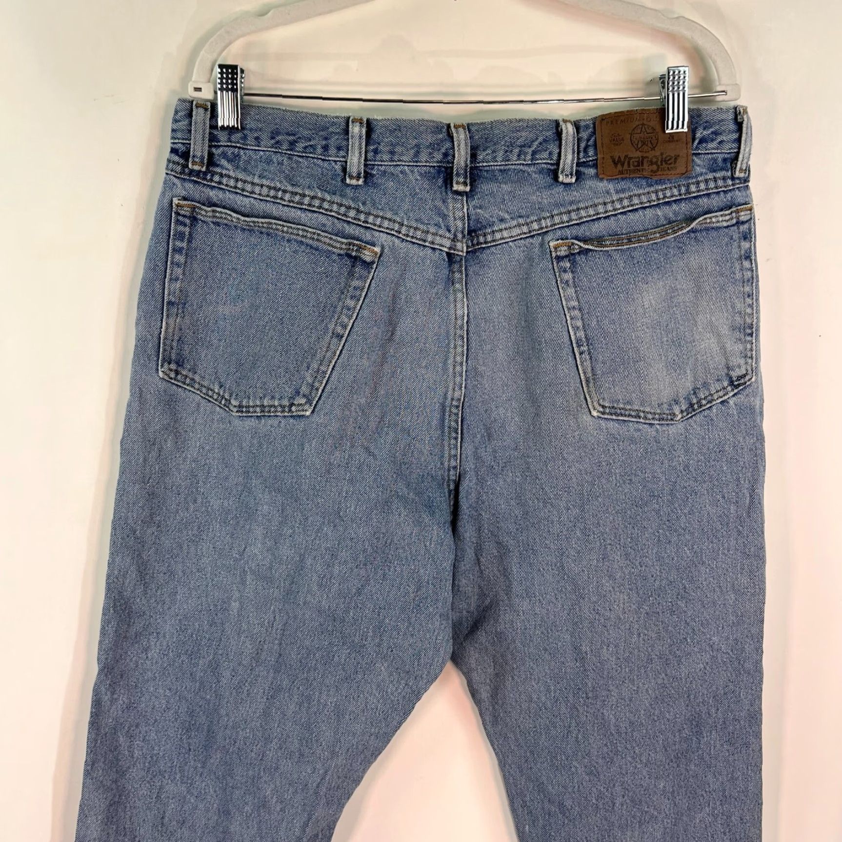 Wrangler VINTAGE Wrangler Jeans Mens 38x30 Straight Blue USA 5-Pocket Denim Distressed High Rise Waist 38 Regular Mens Size US 38 / EU 54 - 7 Thumbnail