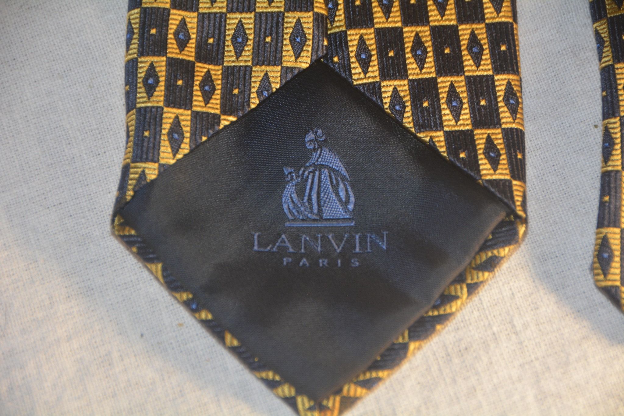 Lanvin Vintage Lanvin Paris Silk Necktie Gold And Navy Geometric Pattern Size ONE SIZE - 3 Thumbnail