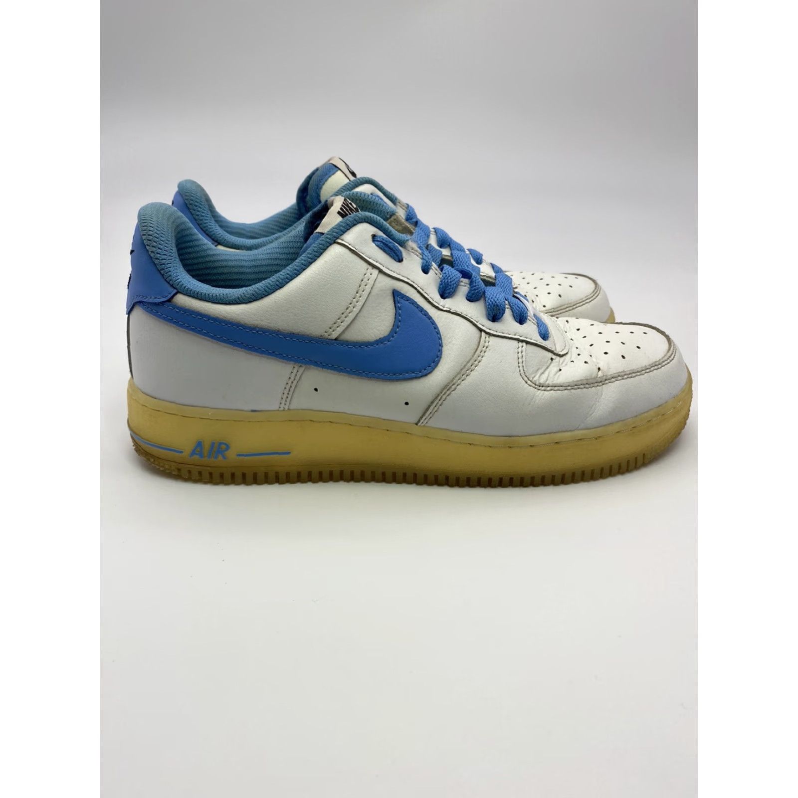Nike NIKE Air Force 1 Low You By You Sneaker UNC White Gum AQ3778-992 Snoopy 9.5 Womens Leather Low Top Shoes Size US 7 / IT 37 - 5 Thumbnail